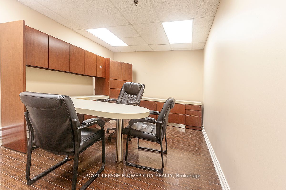 #2nd Flr - 2 Shale Gate Property Photo 16
