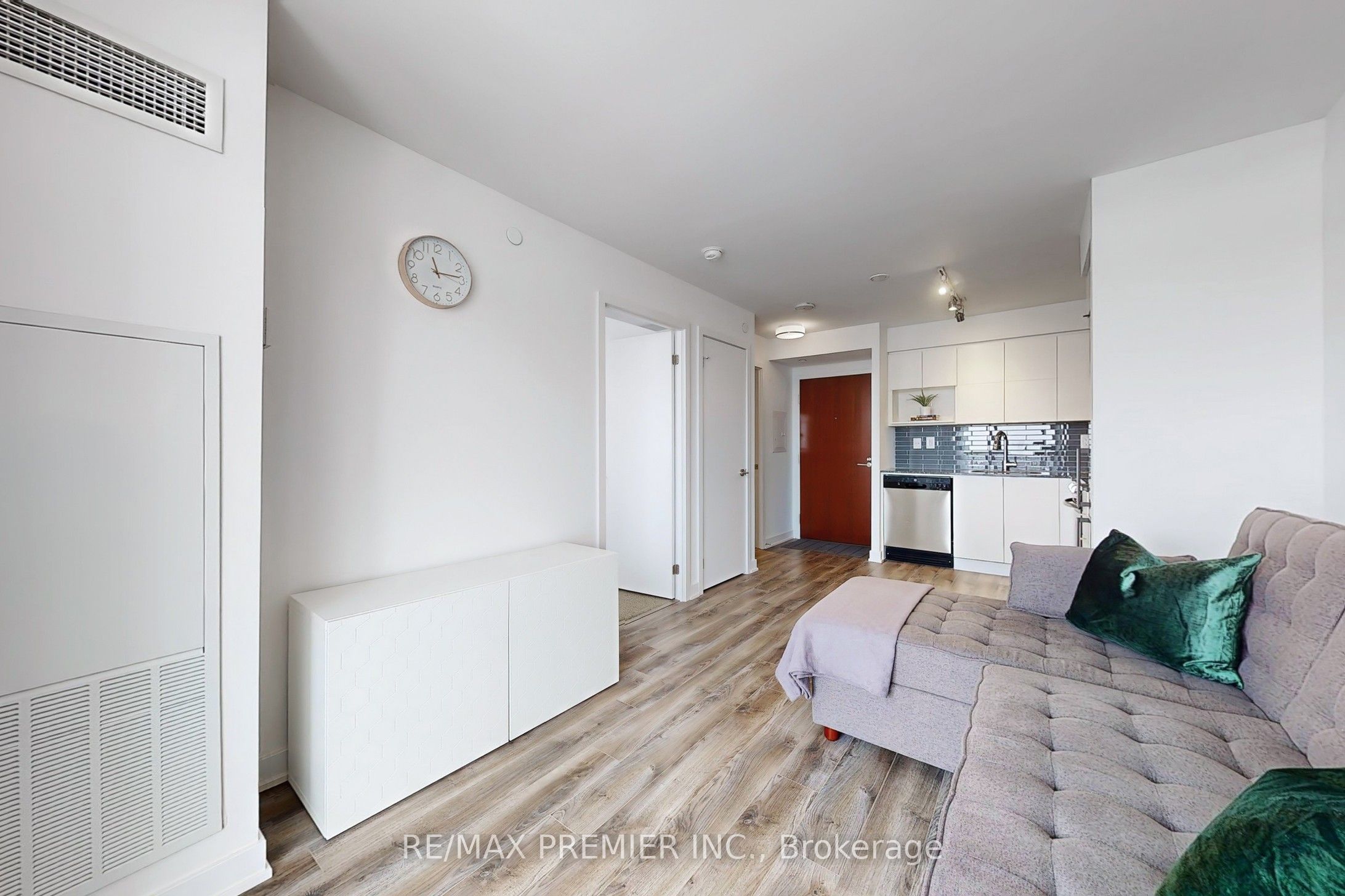 #1217 - 160 Flemington Road Property Photo 9