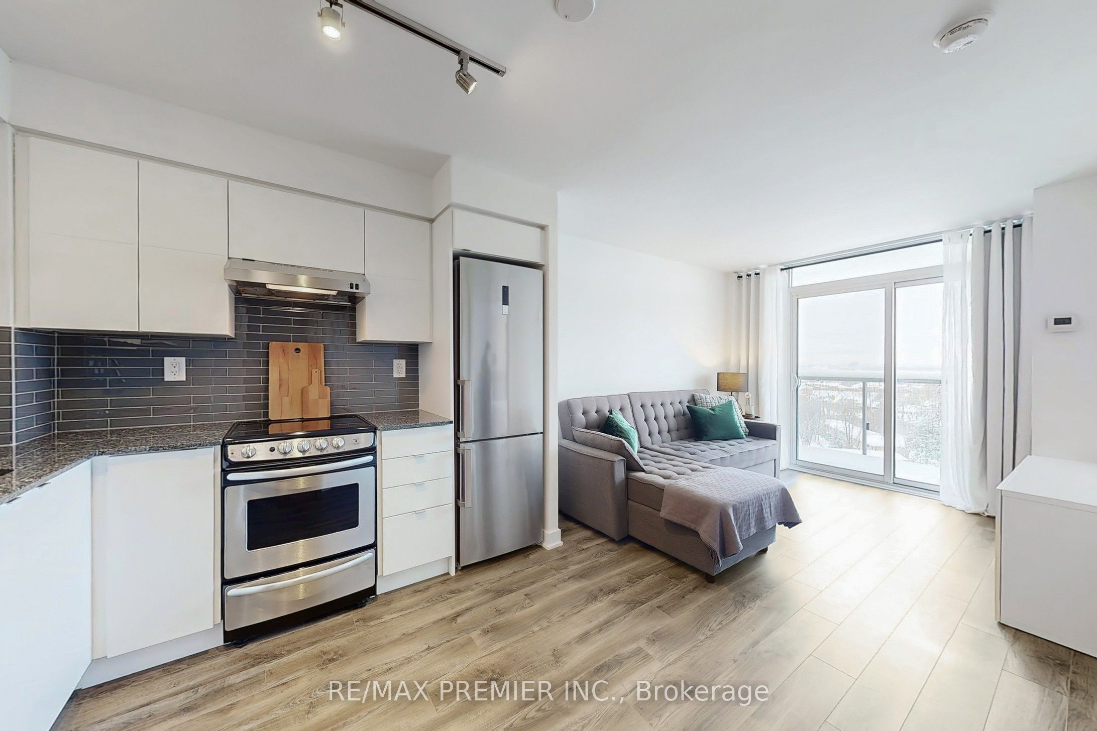 #1217 - 160 Flemington Road Property Photo 10