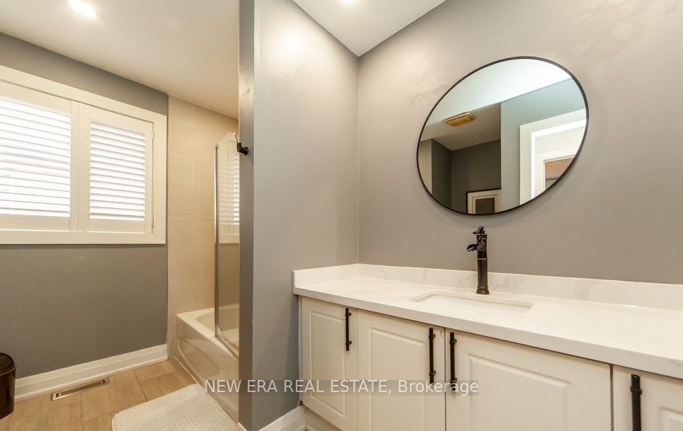 3770 Forest Bluff Crescent Property Photo 12