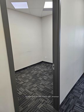 #5a - 30 Topflight Drive Property Photo 12