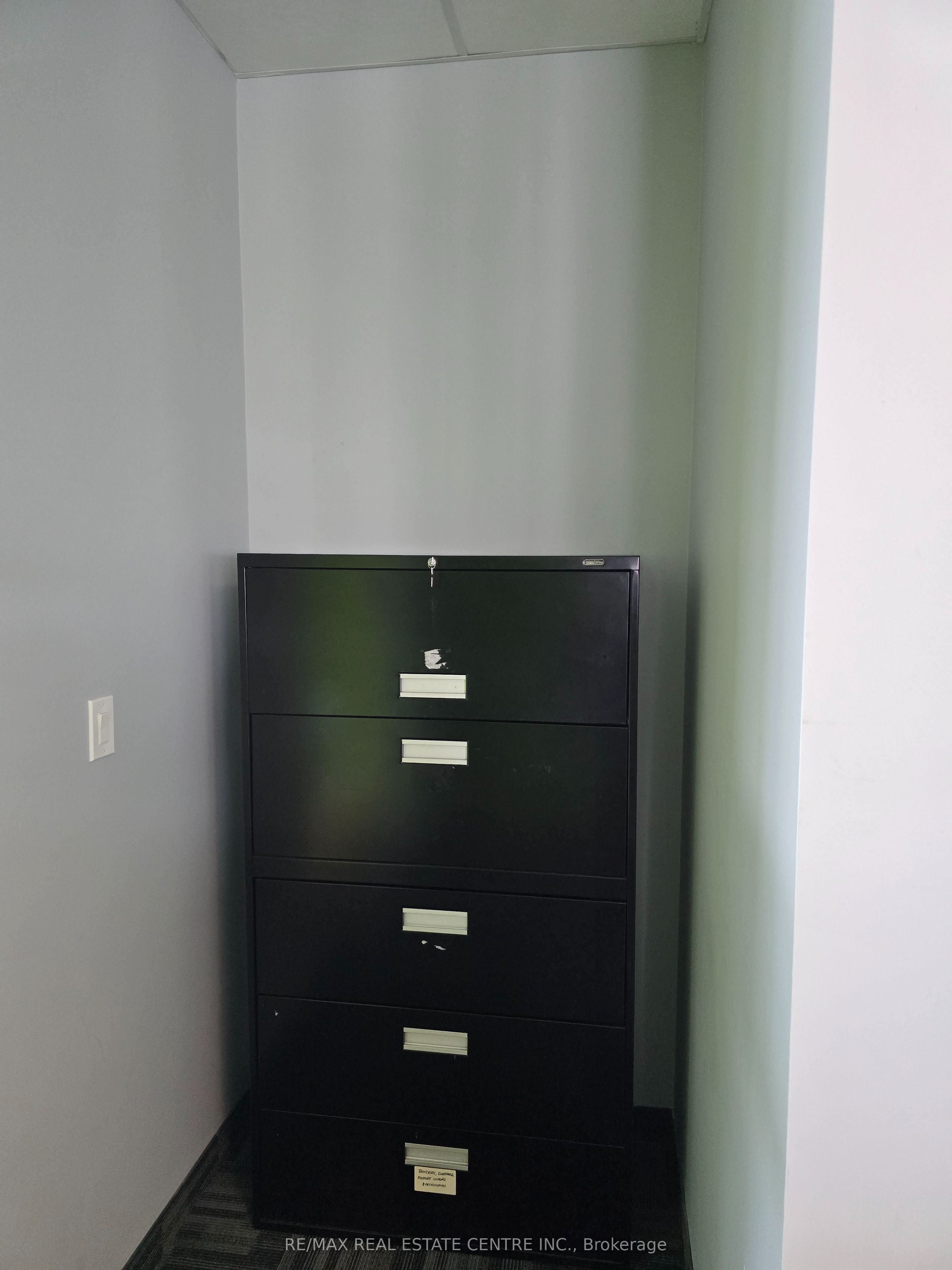 #7 - 30 Topflight Drive Property Photo 11