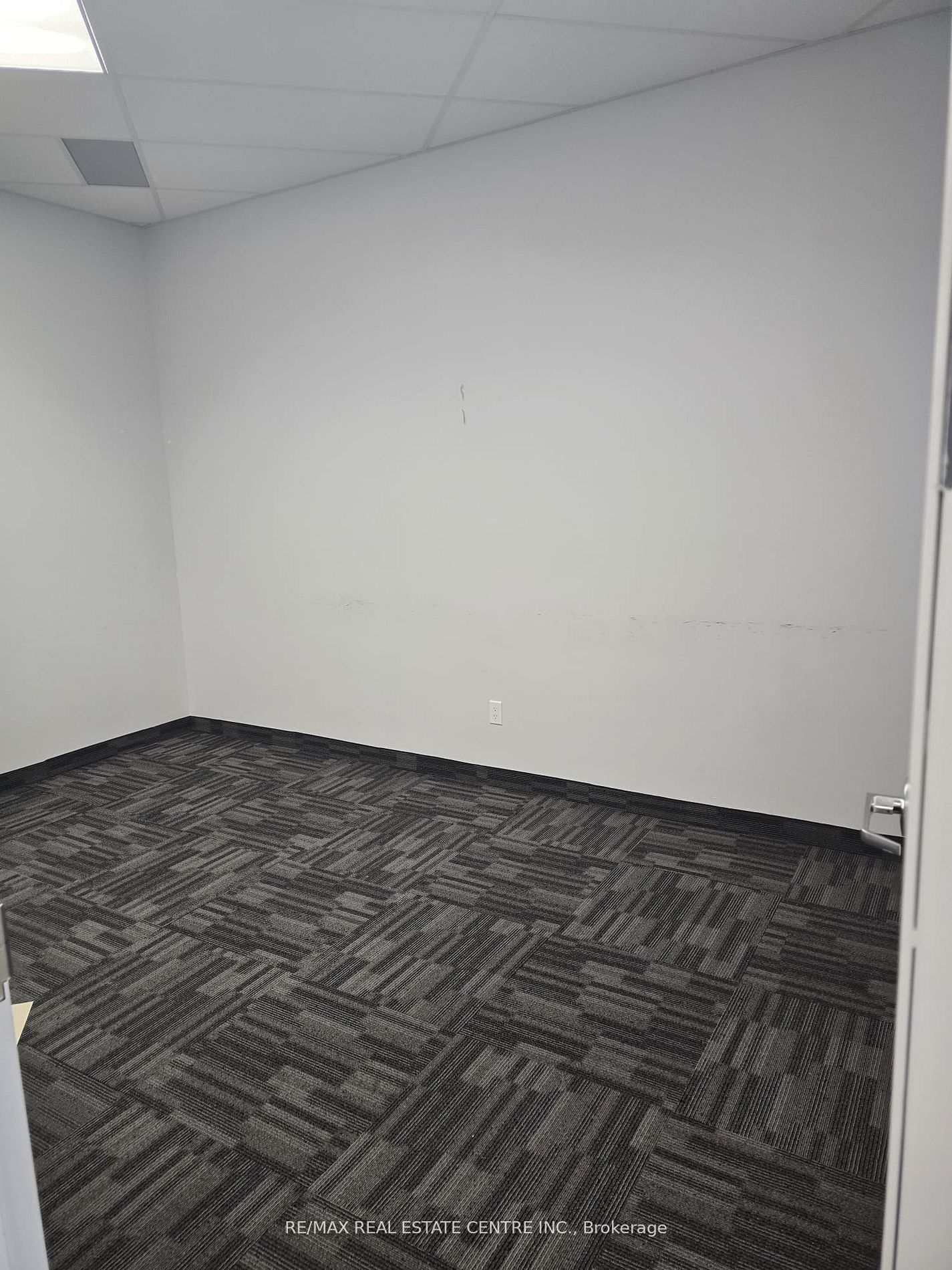 #8a - 30 Topflight Drive Property Photo 15