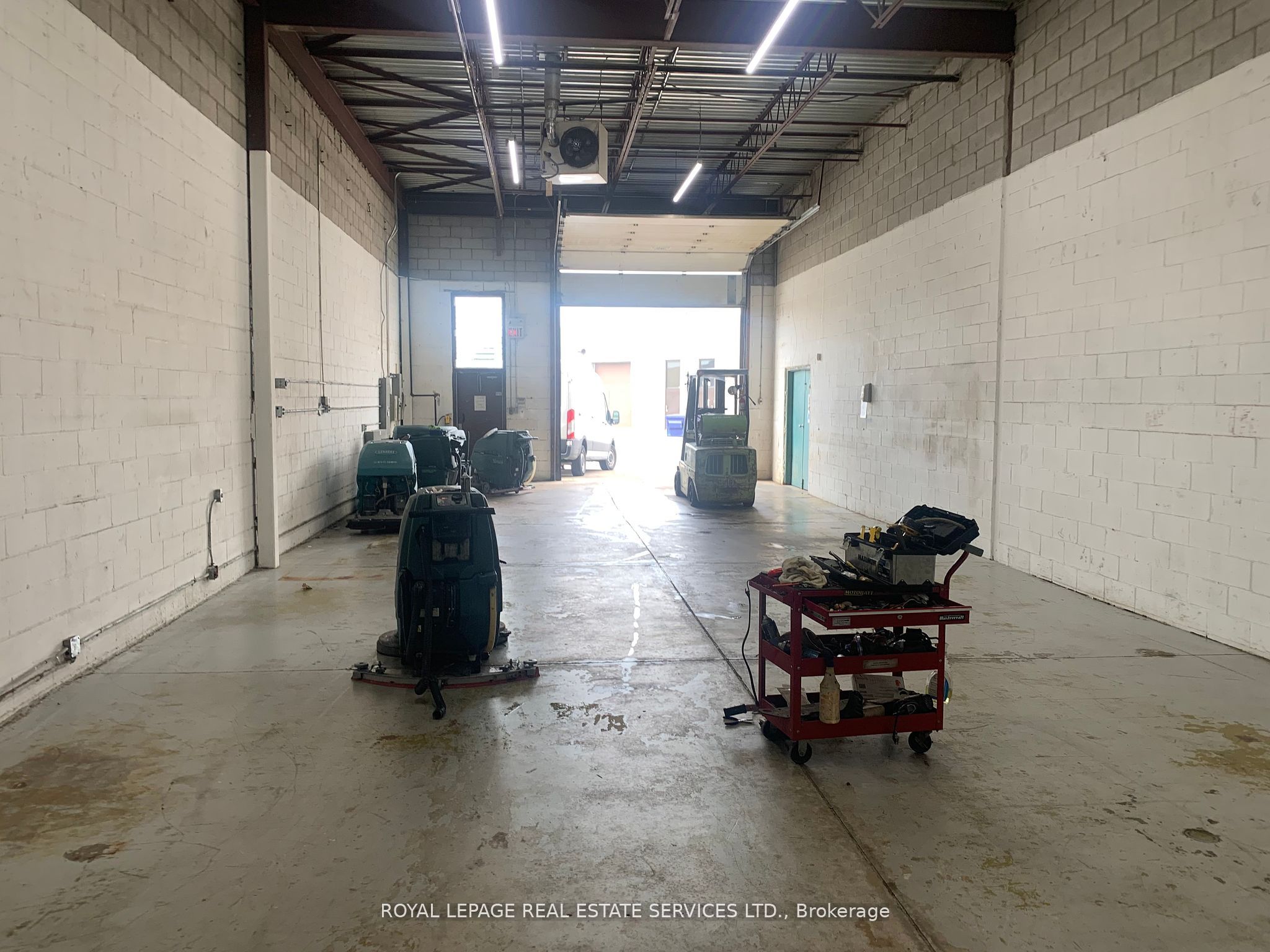 #22 - 4161 Sladeview Crescent Property Photo 3