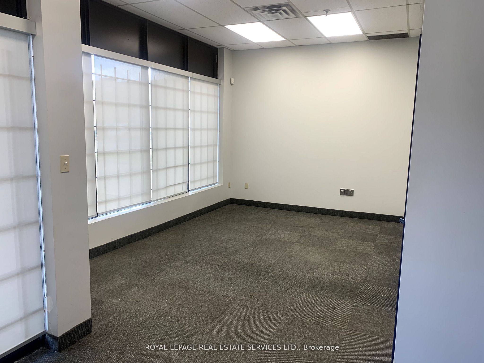 #22 - 4161 Sladeview Crescent Property Photo 5
