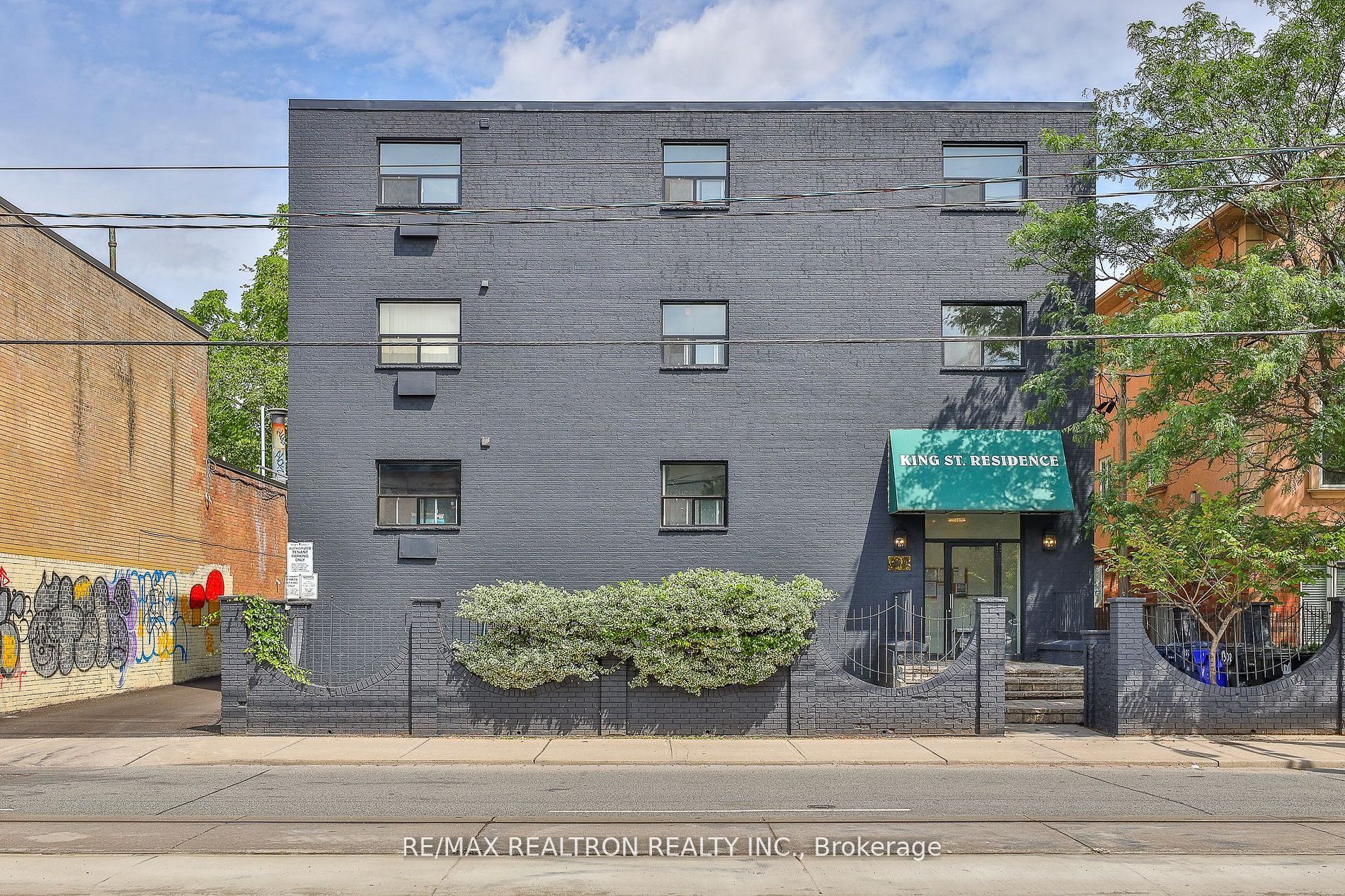 1302 King Street Property Photo 2