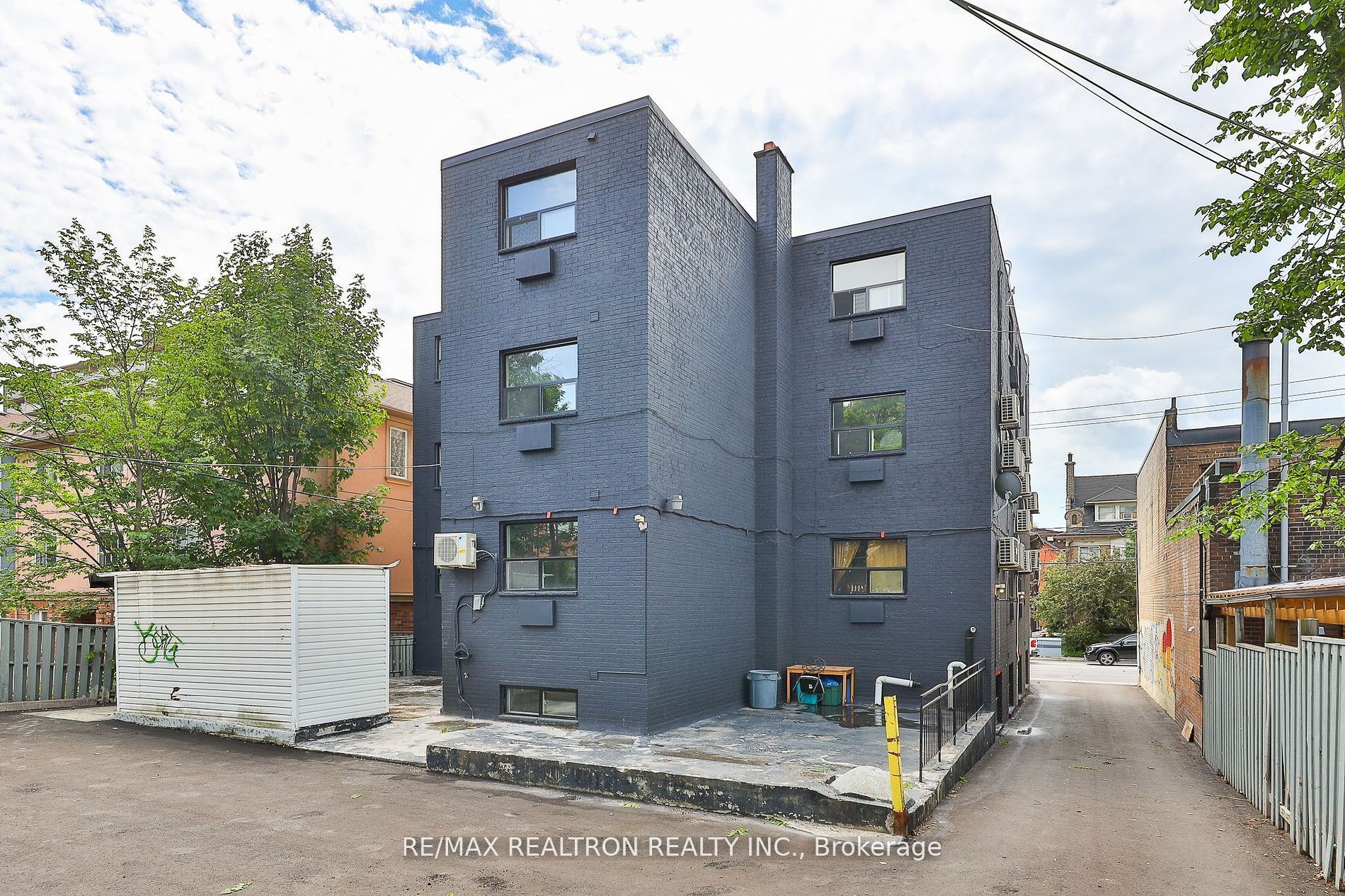 1302 King Street Property Photo 3