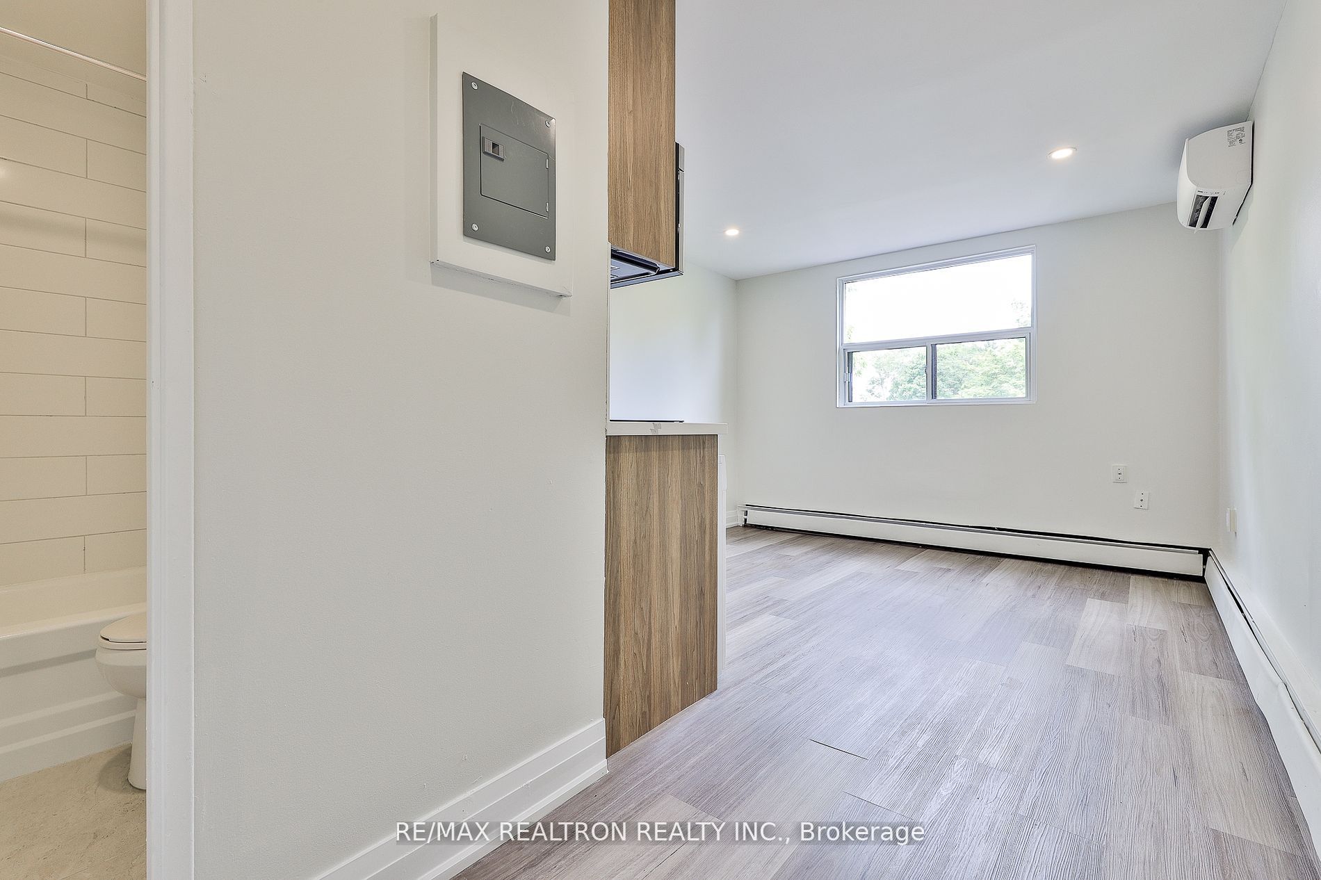 1302 King Street Property Photo 5