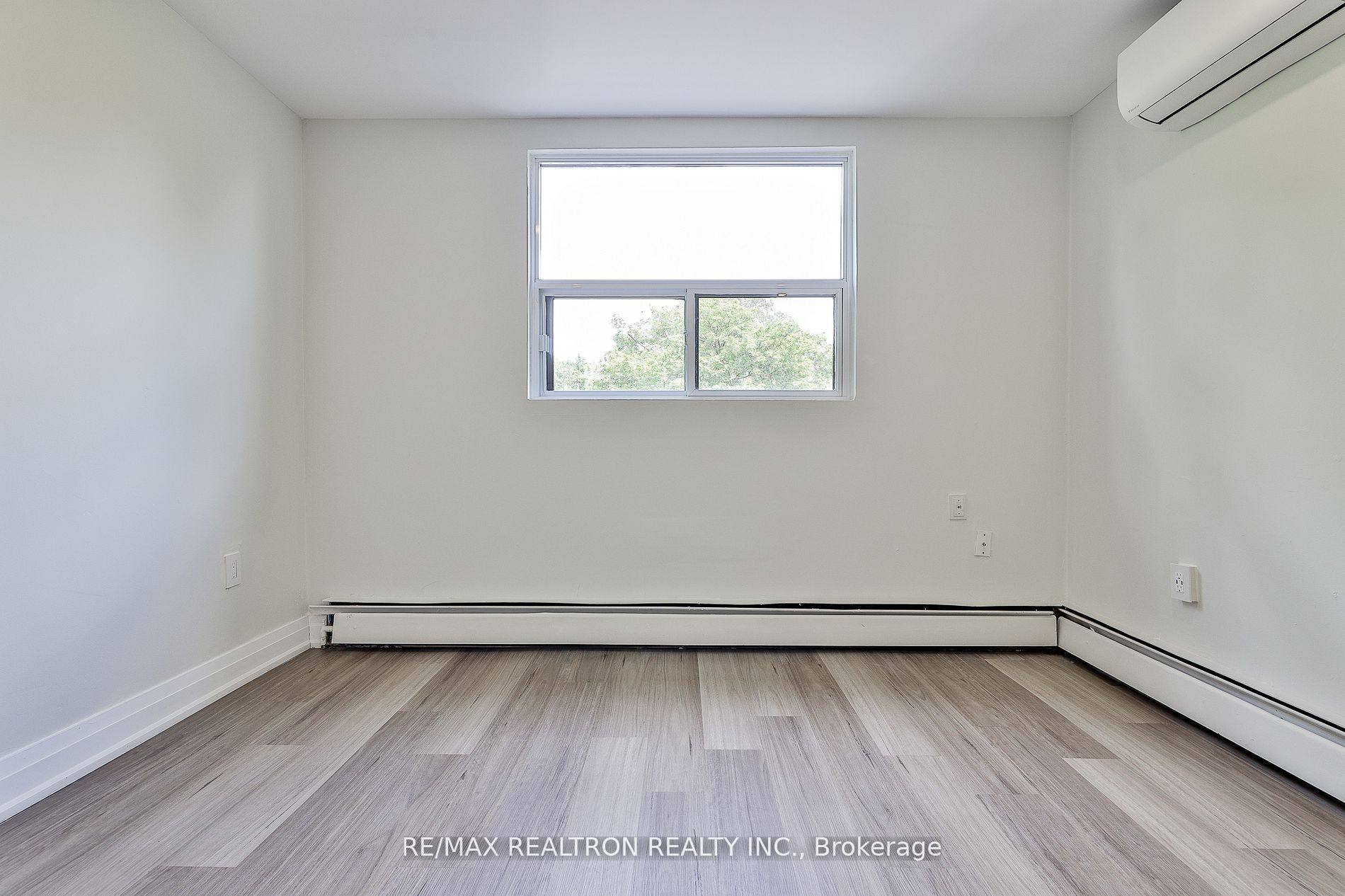 1302 King Street Property Photo 7