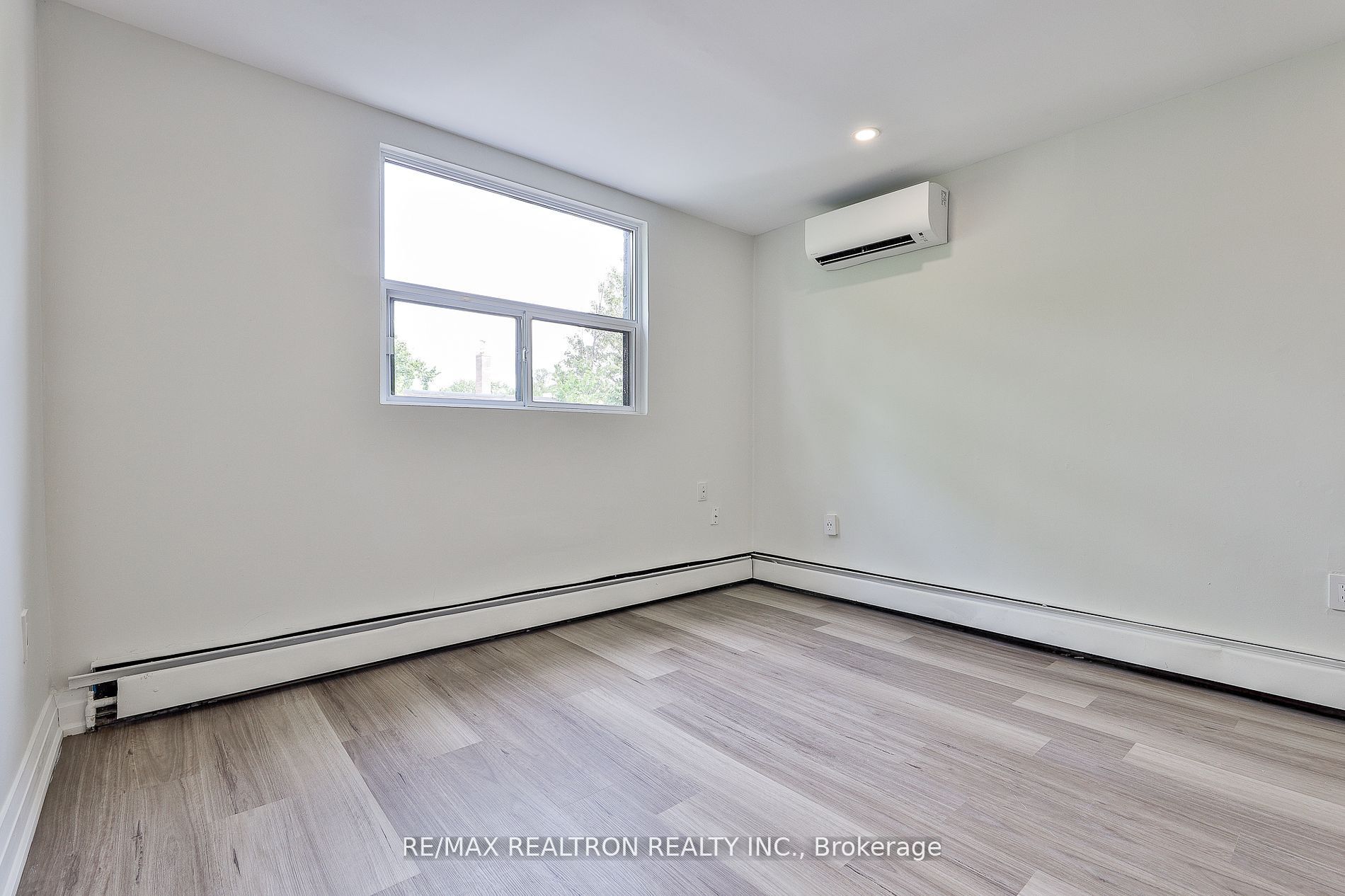 1302 King Street Property Photo 8