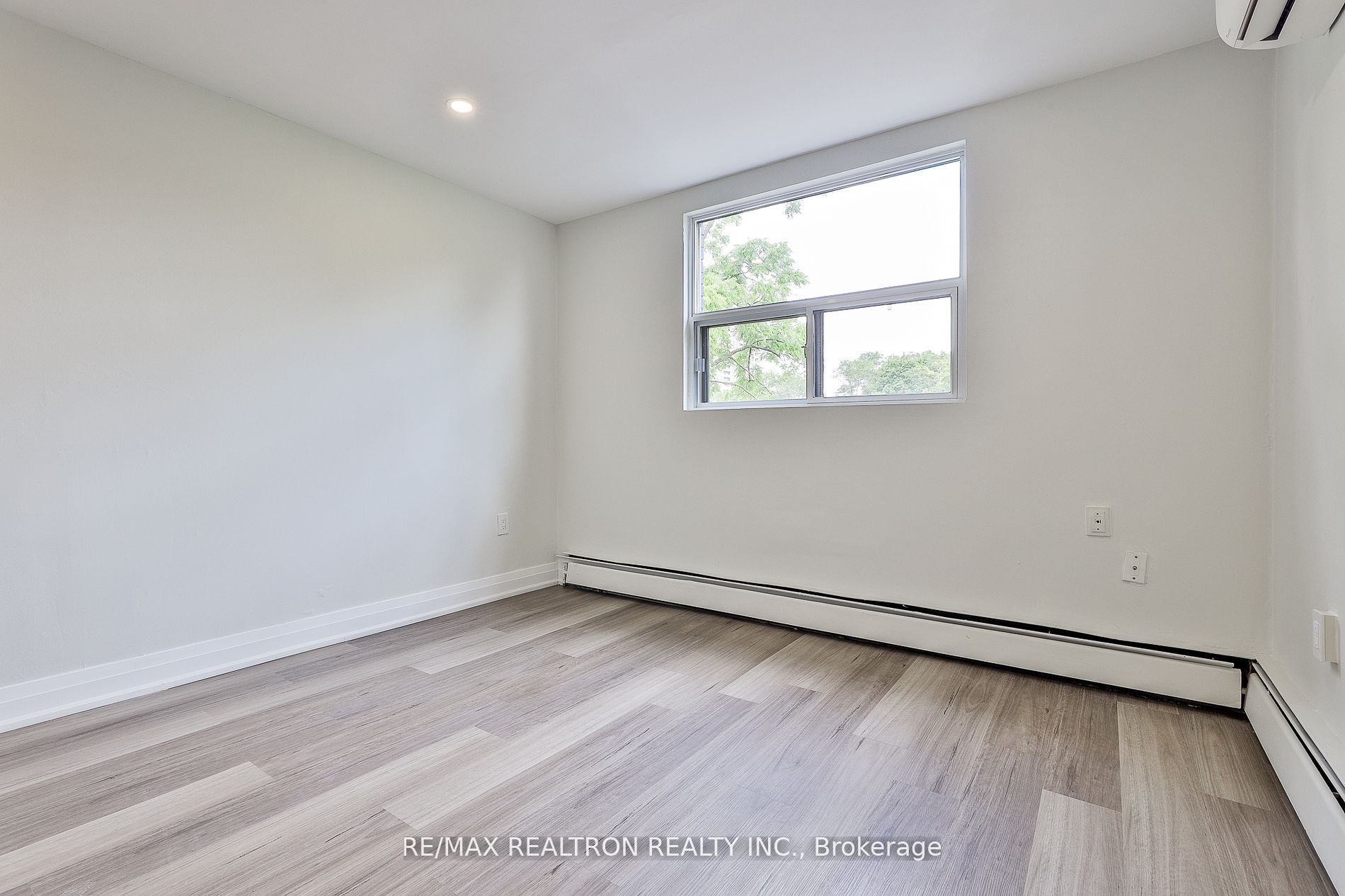 1302 King Street Property Photo 9