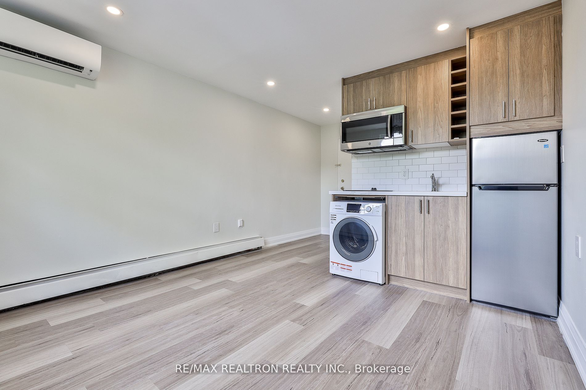 1302 King Street Property Photo 10