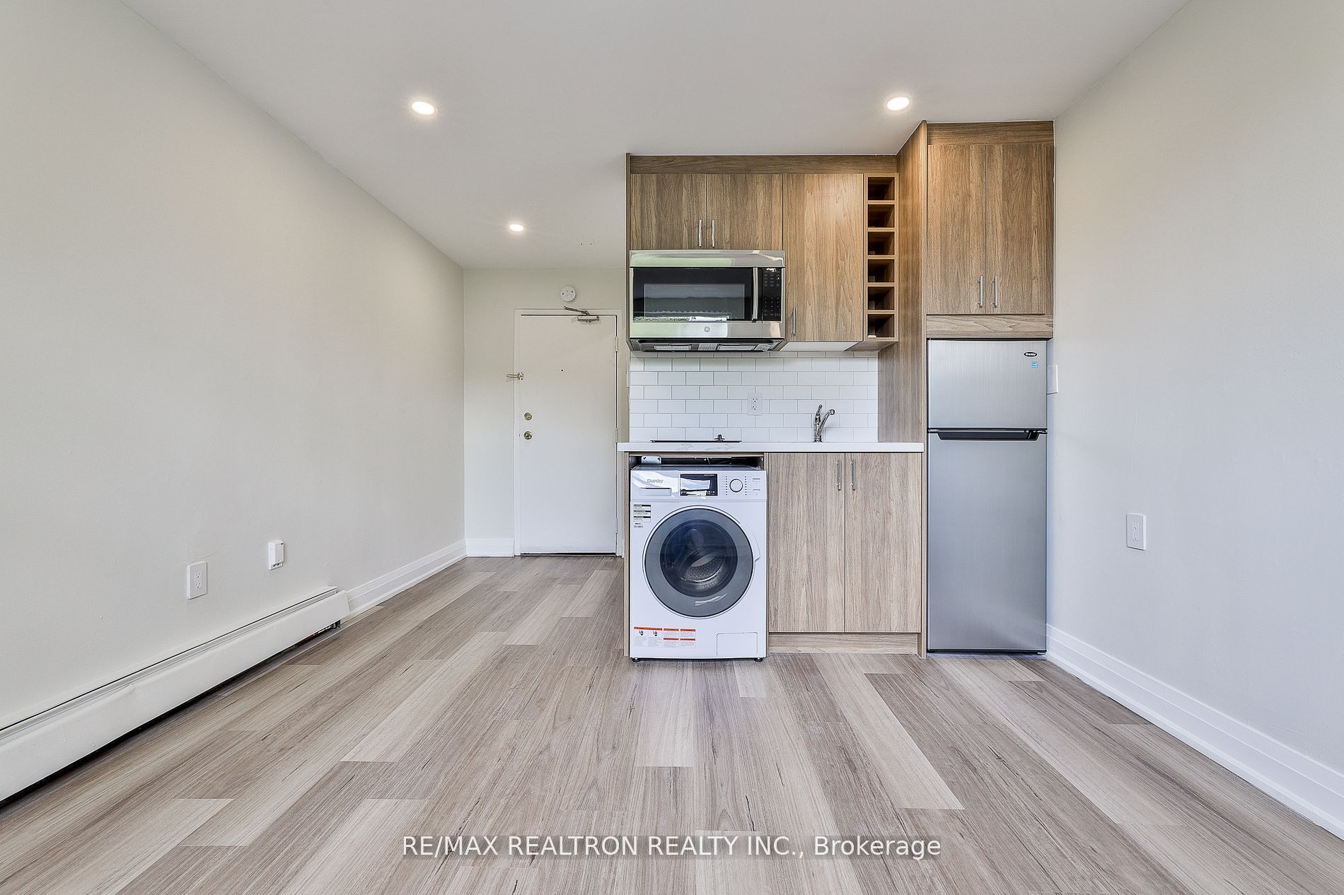 1302 King Street Property Photo 11