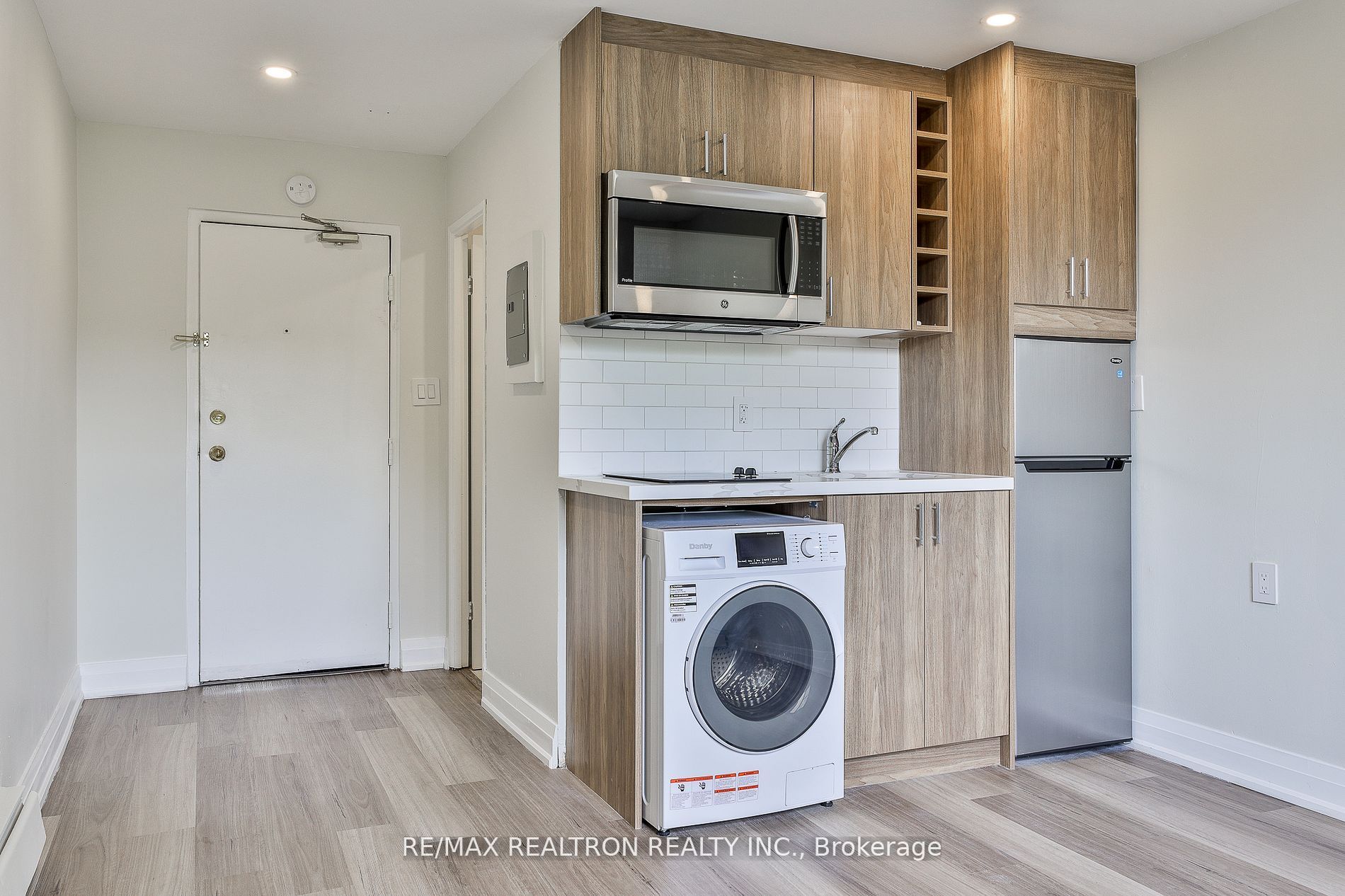 1302 King Street Property Photo 12