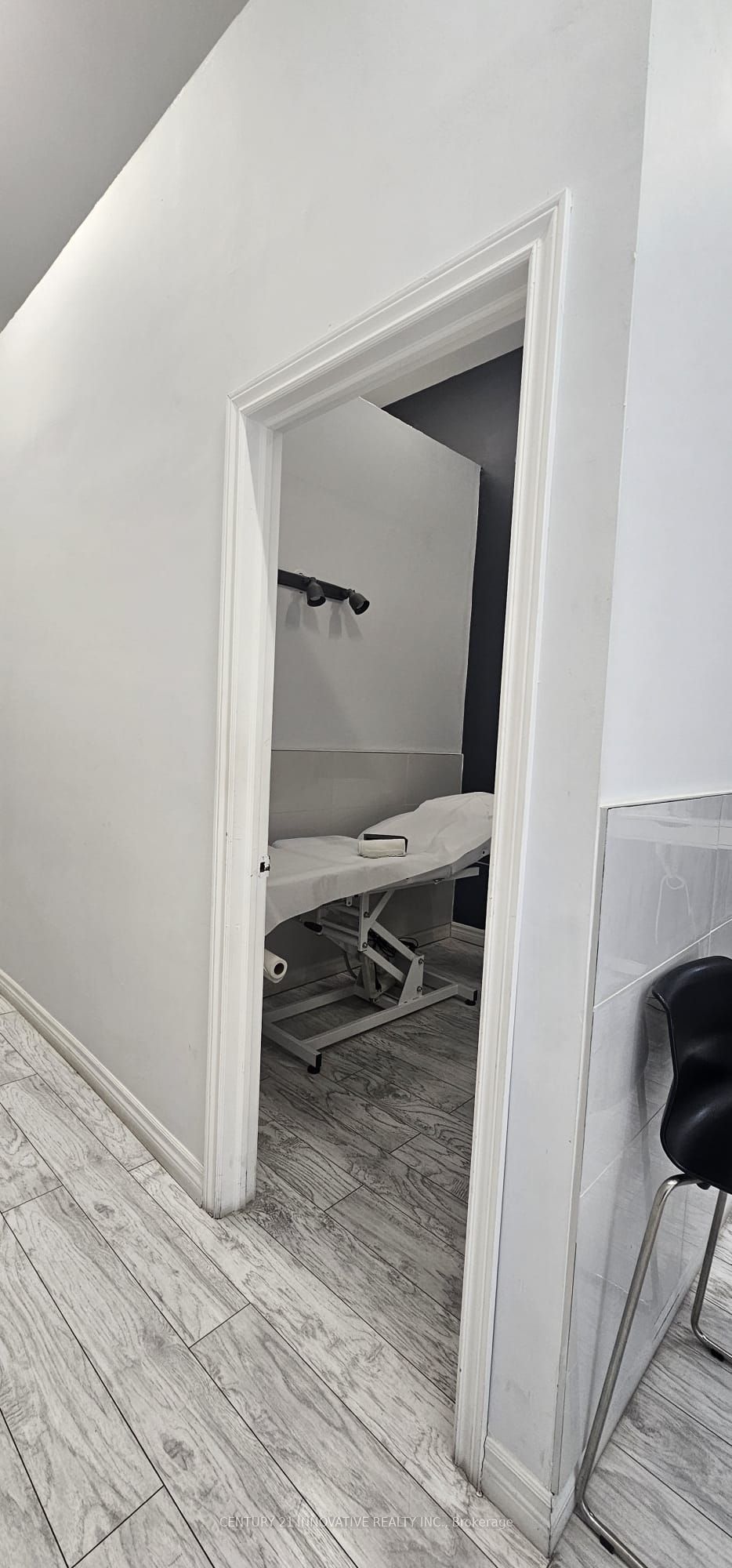 910 Bloor Street Property Photo 1
