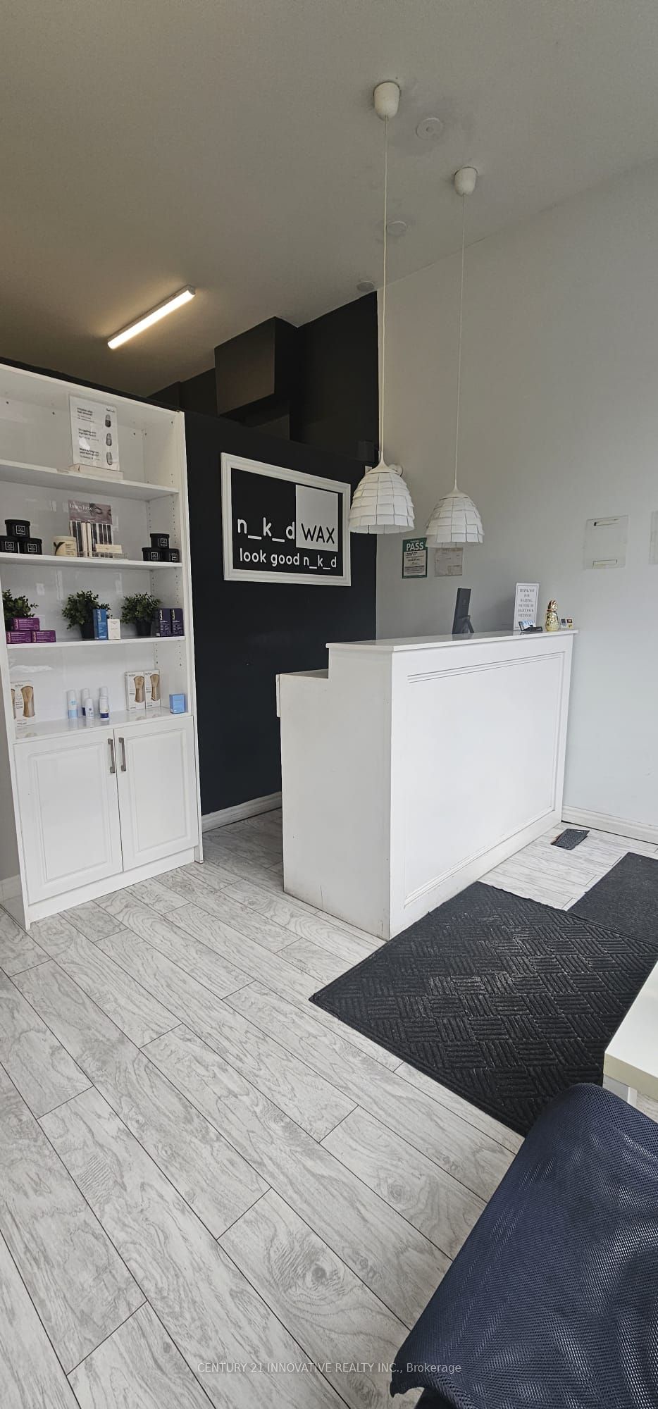 910 Bloor Street Property Photo 2
