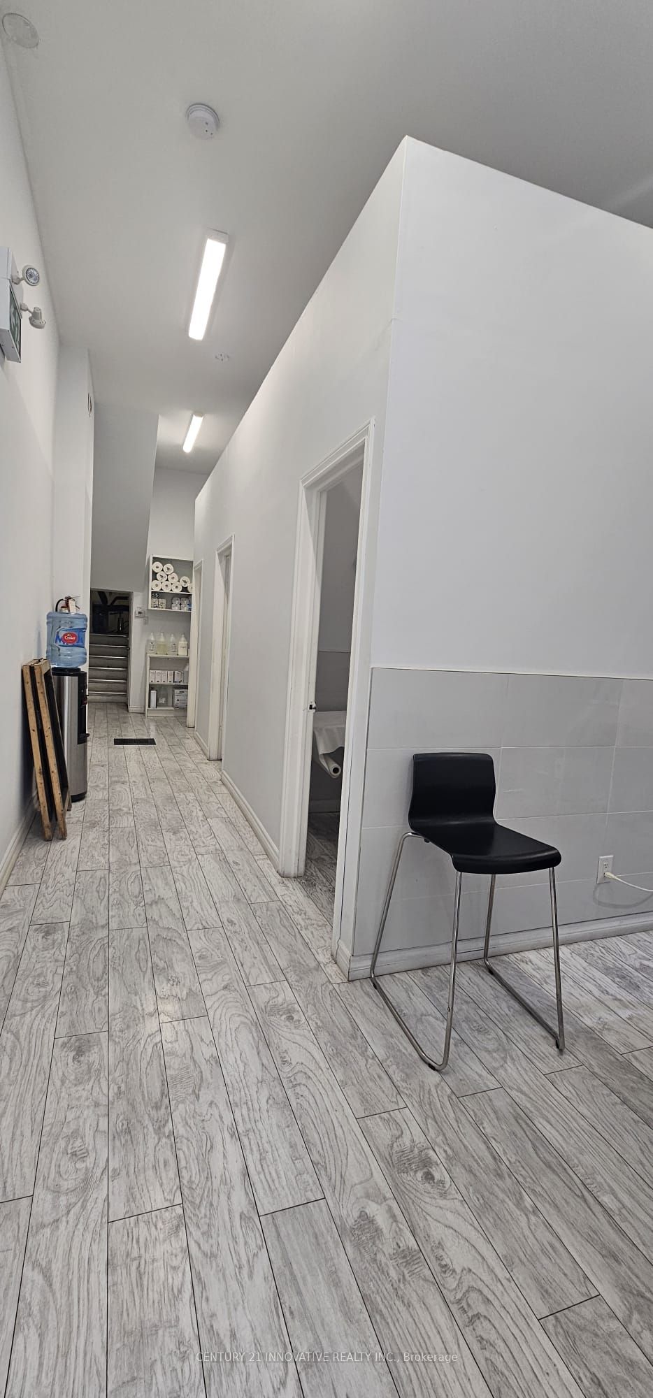 910 Bloor Street Property Photo 3
