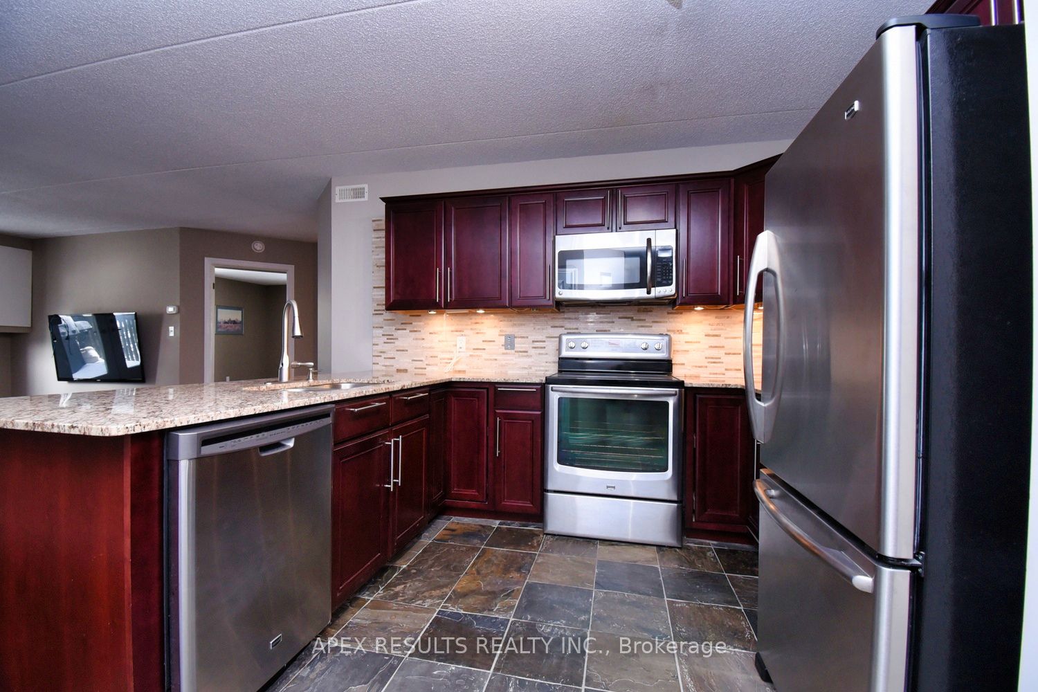 #212 - 2020 Cleaver Avenue Property Photo 10