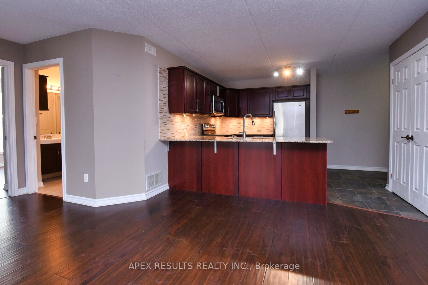 #212 - 2020 Cleaver Avenue Property Photo 13