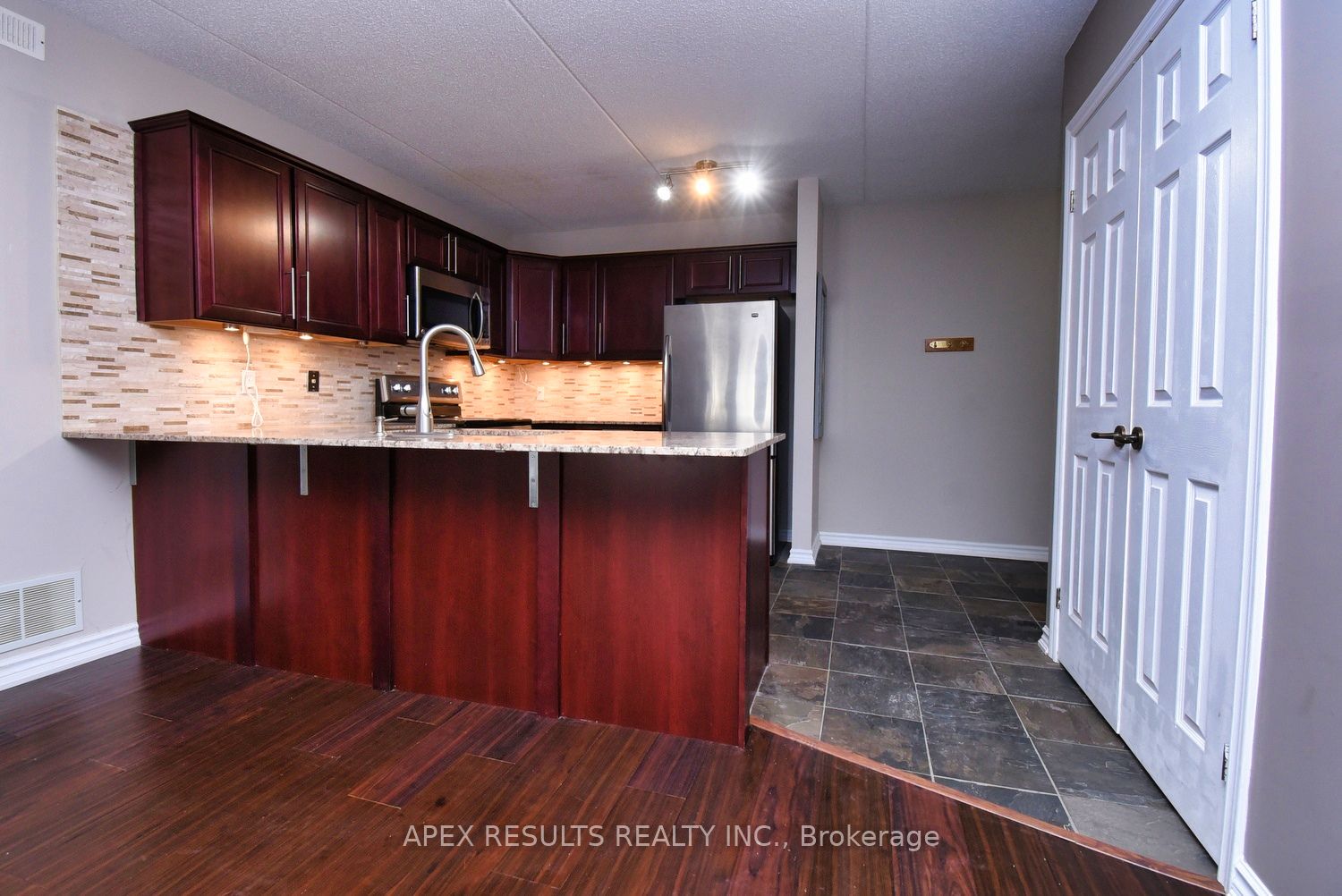 #212 - 2020 Cleaver Avenue Property Photo 14