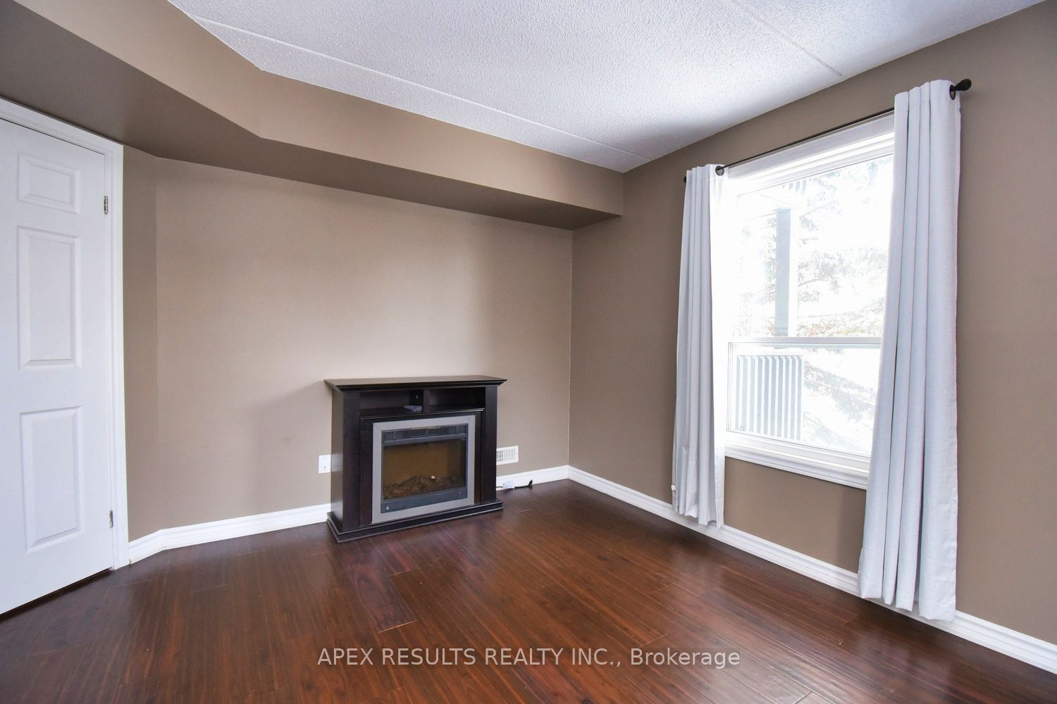 #212 - 2020 Cleaver Avenue Property Photo 16