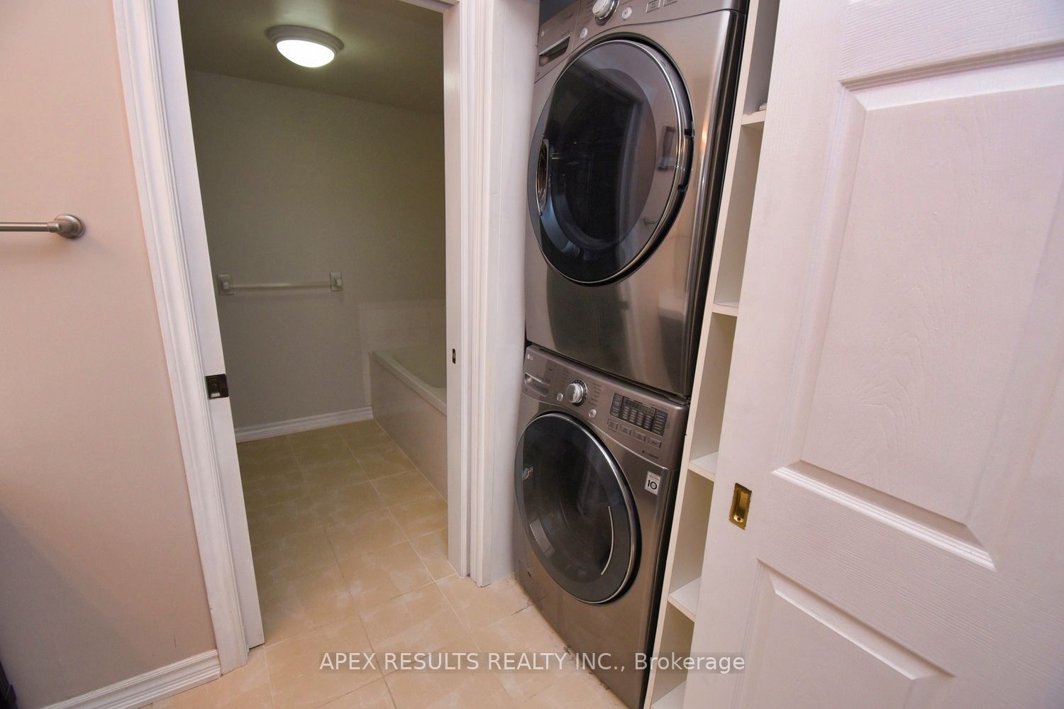 #212 - 2020 Cleaver Avenue Property Photo 27