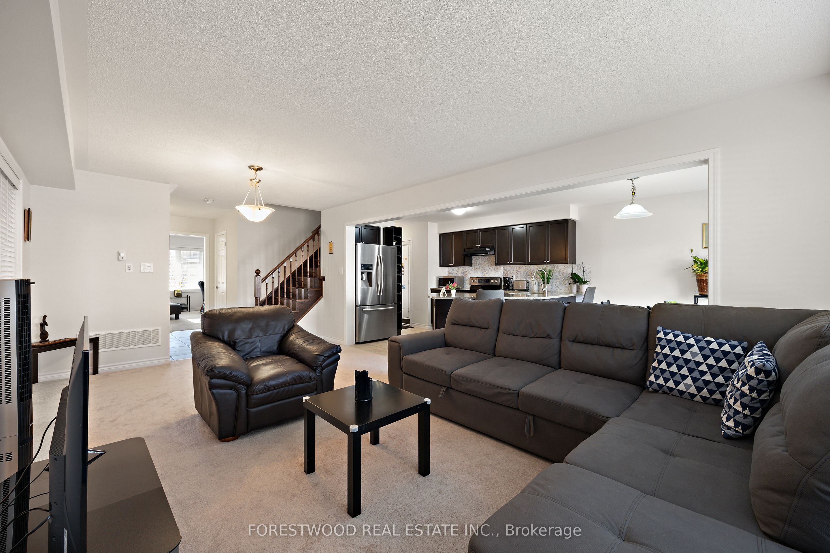 93 Enford Crescent Property Photo 6
