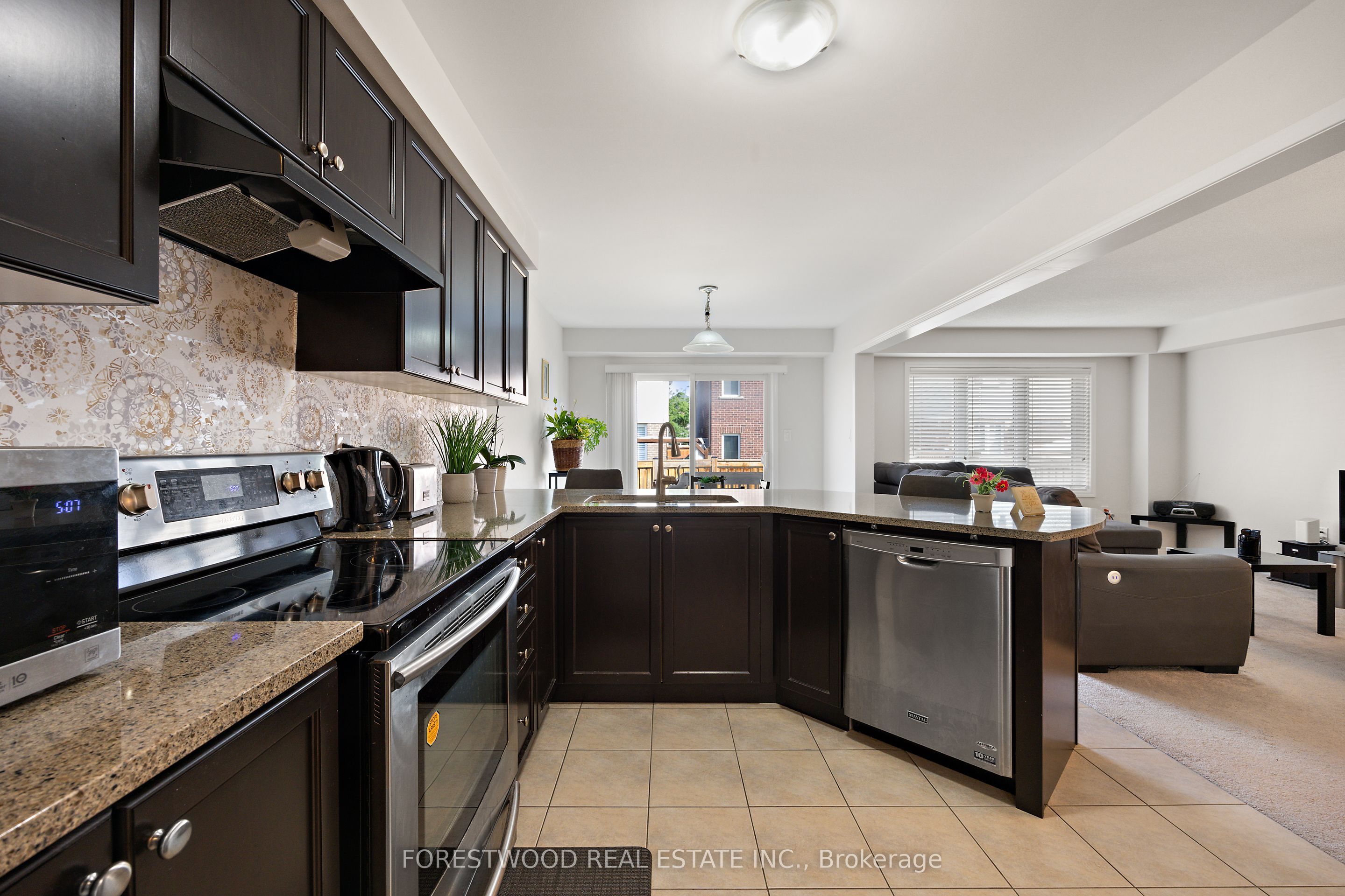 93 Enford Crescent Property Photo 7