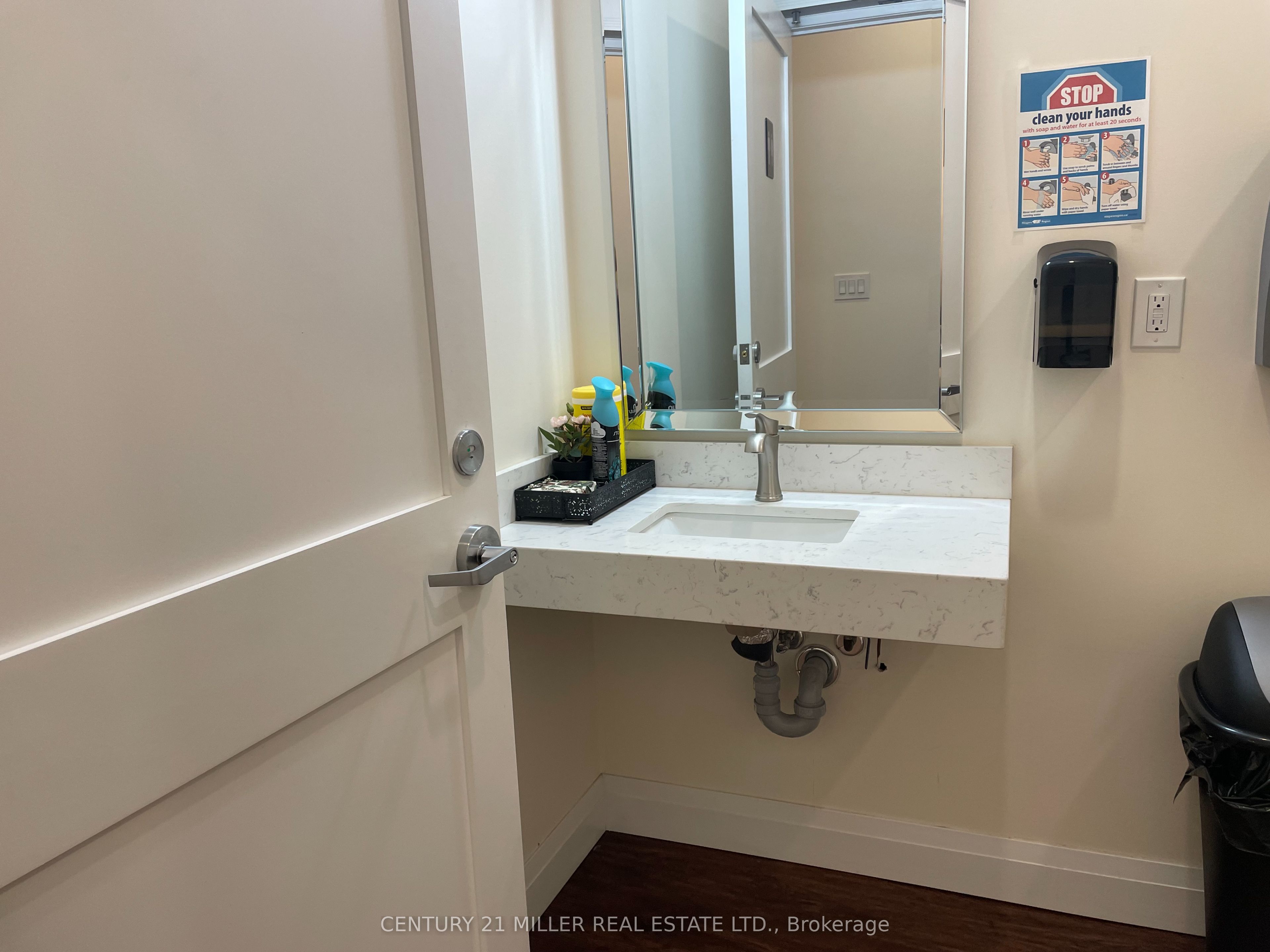#10 - 225 Speers Road Property Photo 17