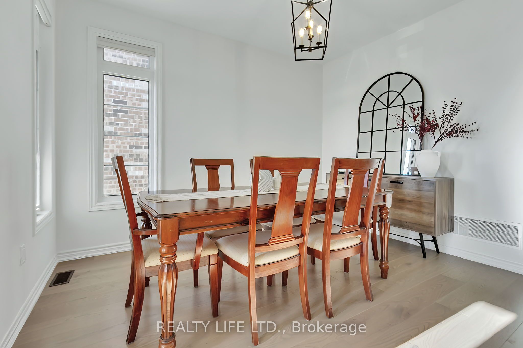 484 Thornborrow Court Property Photo 4