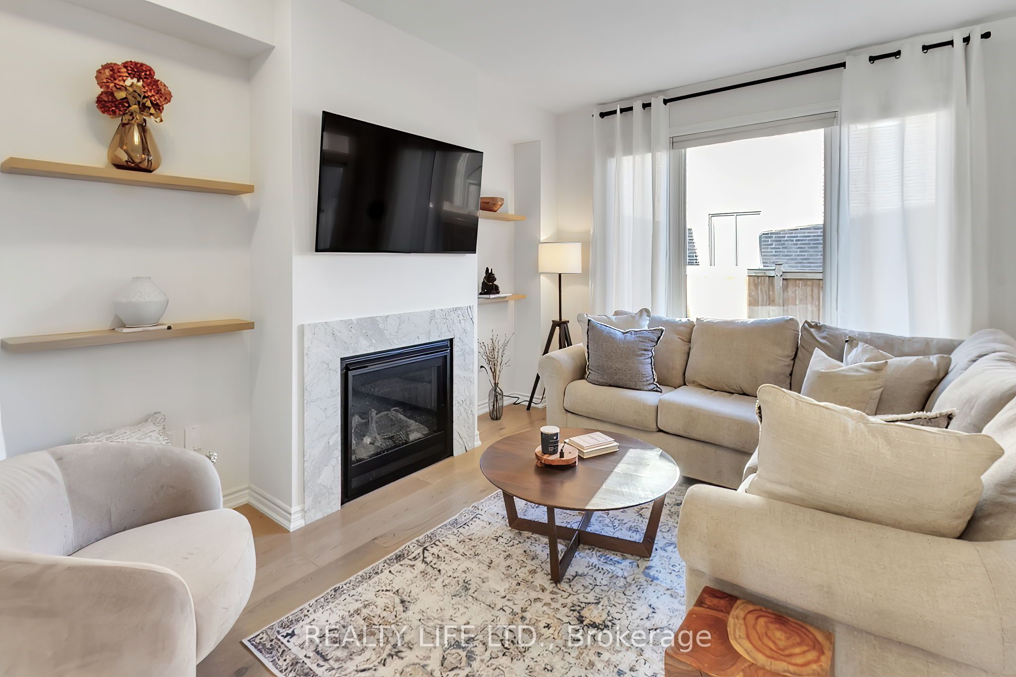 484 Thornborrow Court Property Photo 6