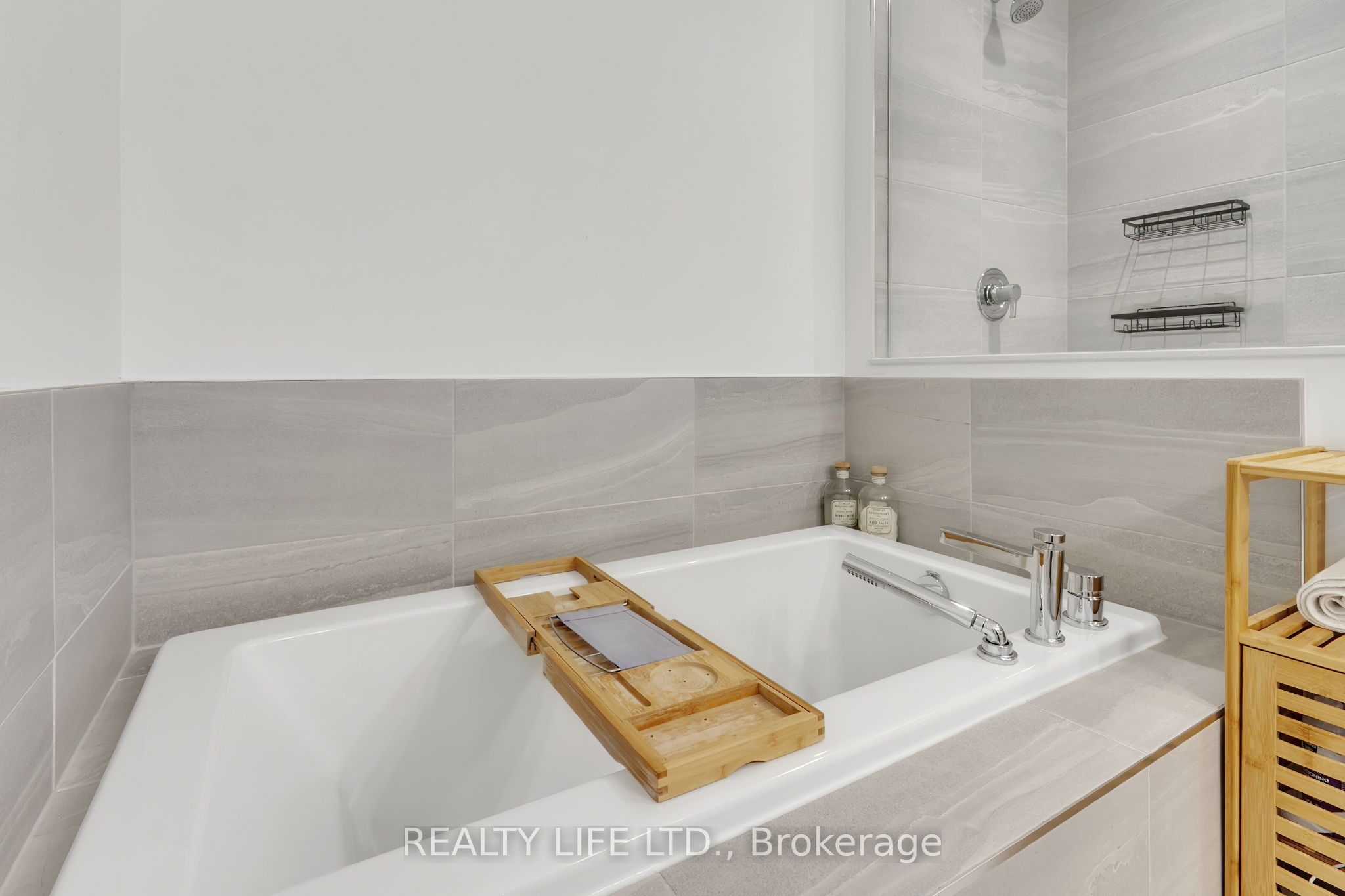 484 Thornborrow Court Property Photo 19