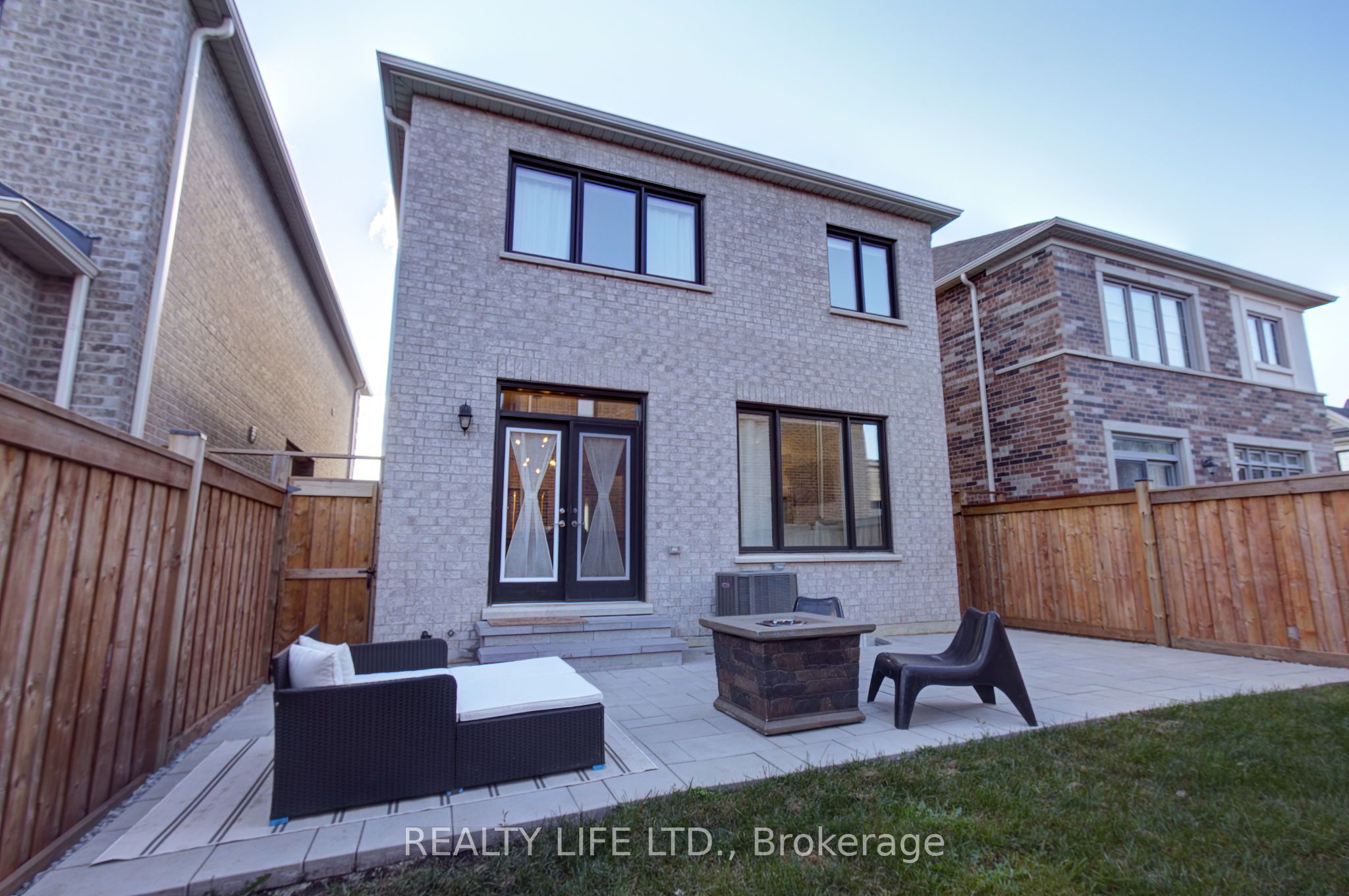 484 Thornborrow Court Property Photo 27