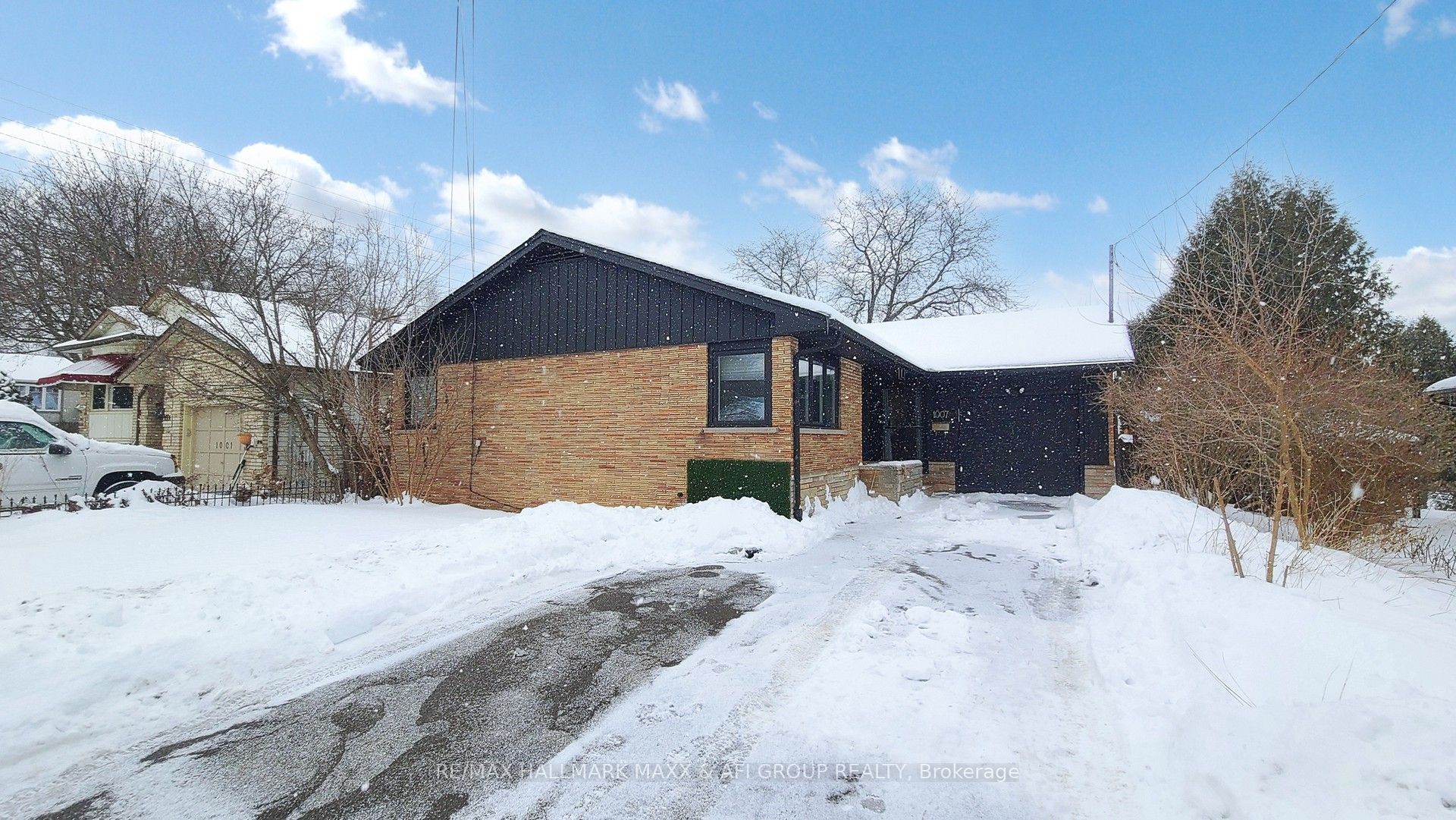 1007 Earl Crescent Property Photo 1