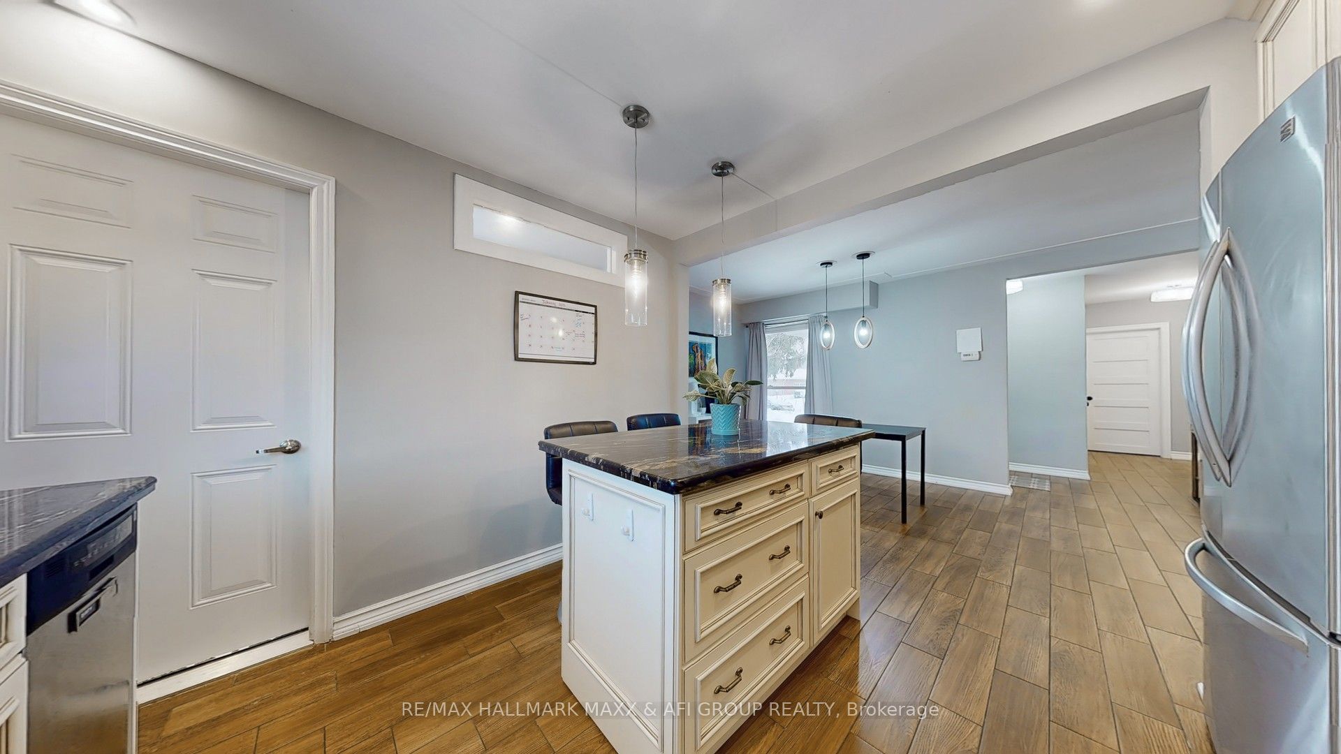 1007 Earl Crescent Property Photo 15