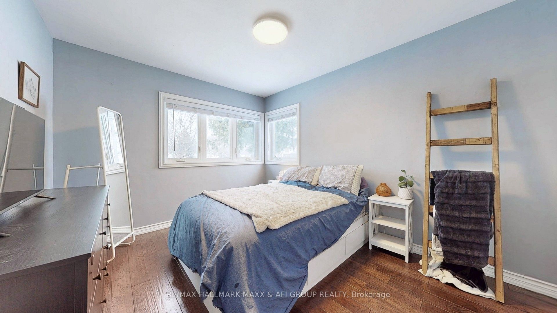 1007 Earl Crescent Property Photo 21