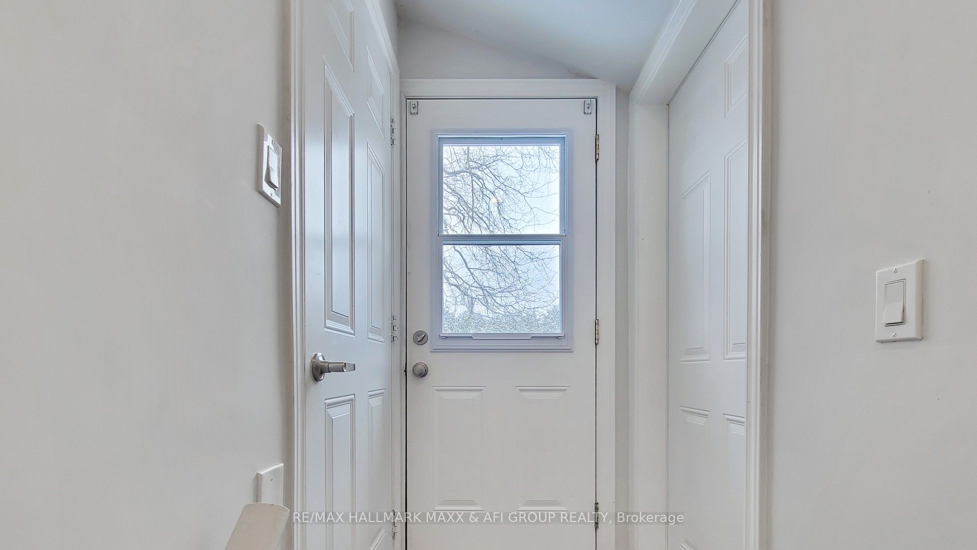 1007 Earl Crescent Property Photo 31