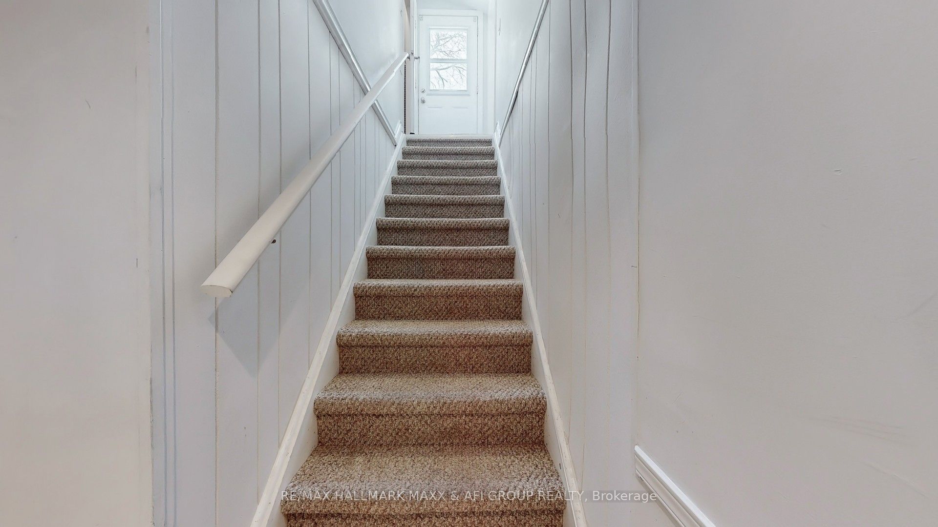 1007 Earl Crescent Property Photo 32