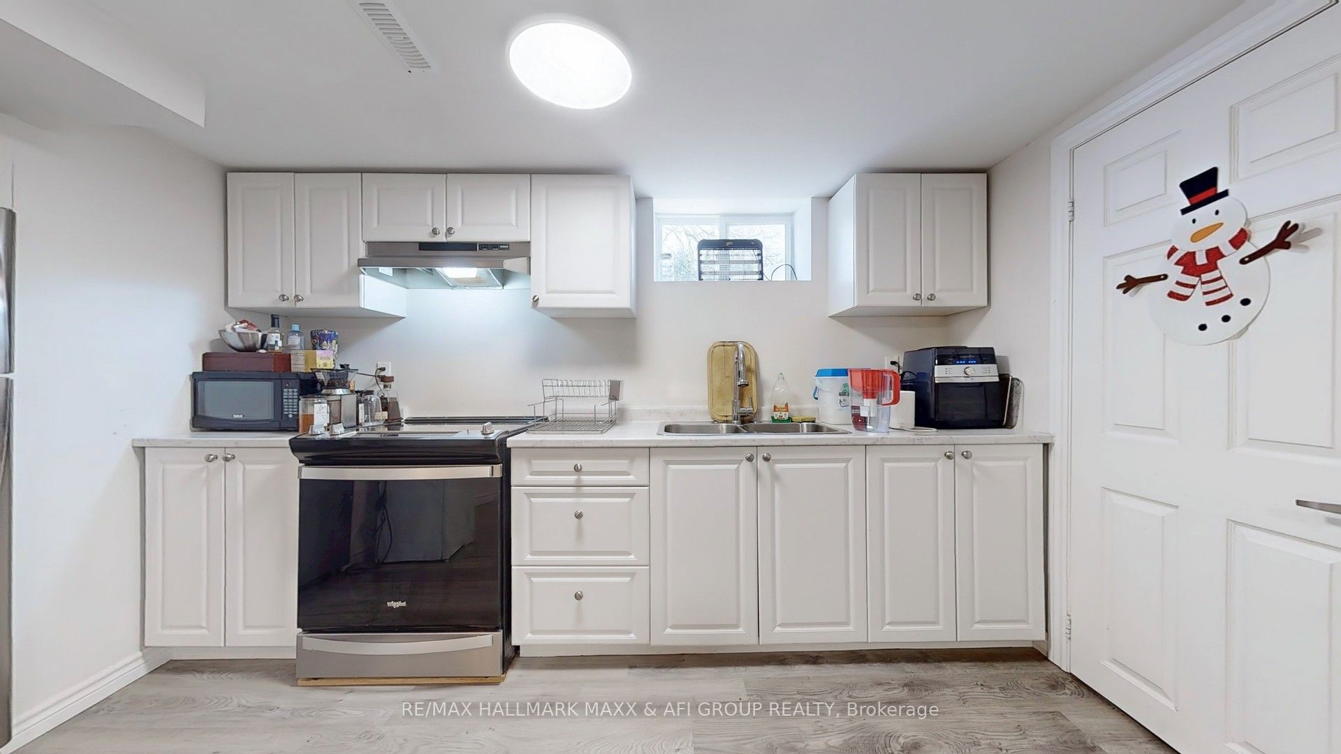 1007 Earl Crescent Property Photo 37