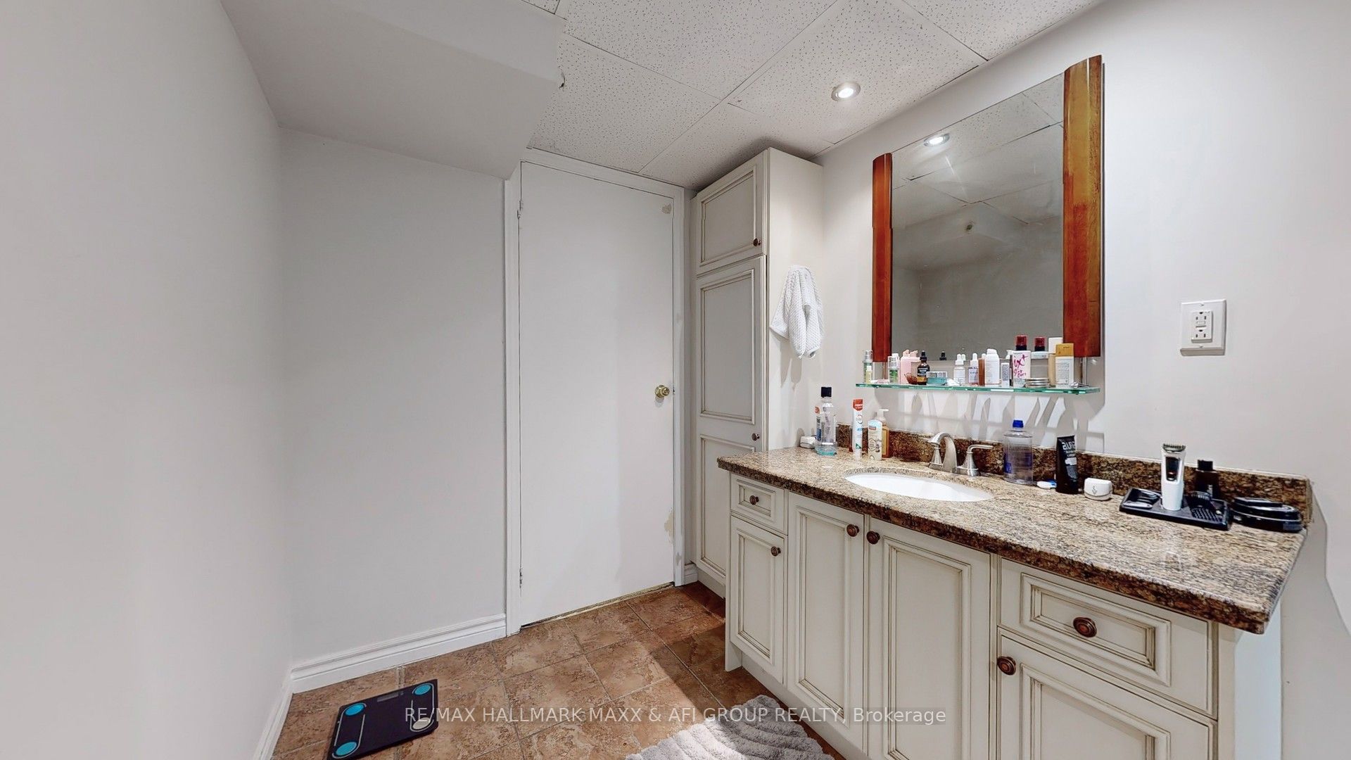 1007 Earl Crescent Property Photo 46