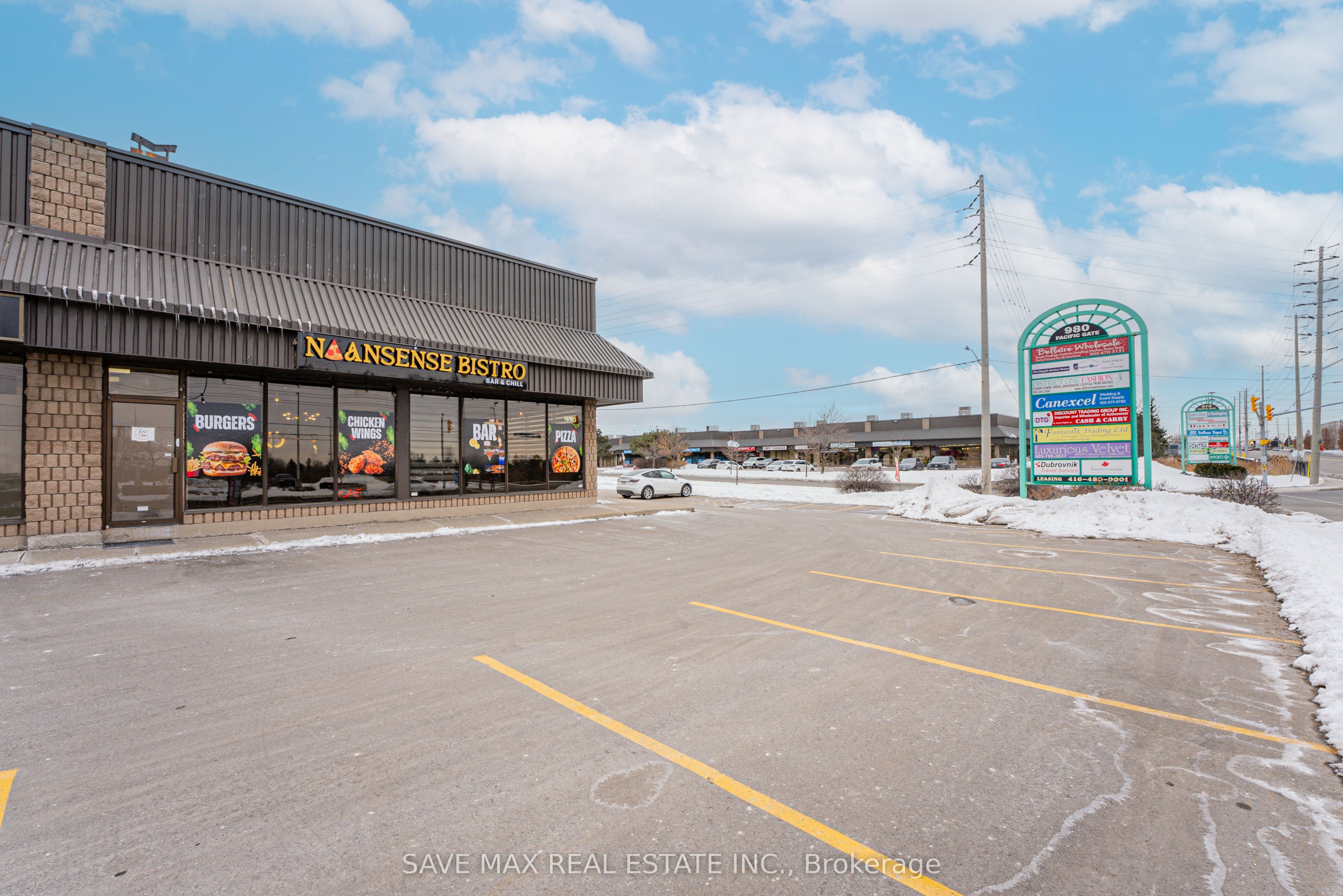 #unit#13 - 980 Pacific Gate Property Photo 1