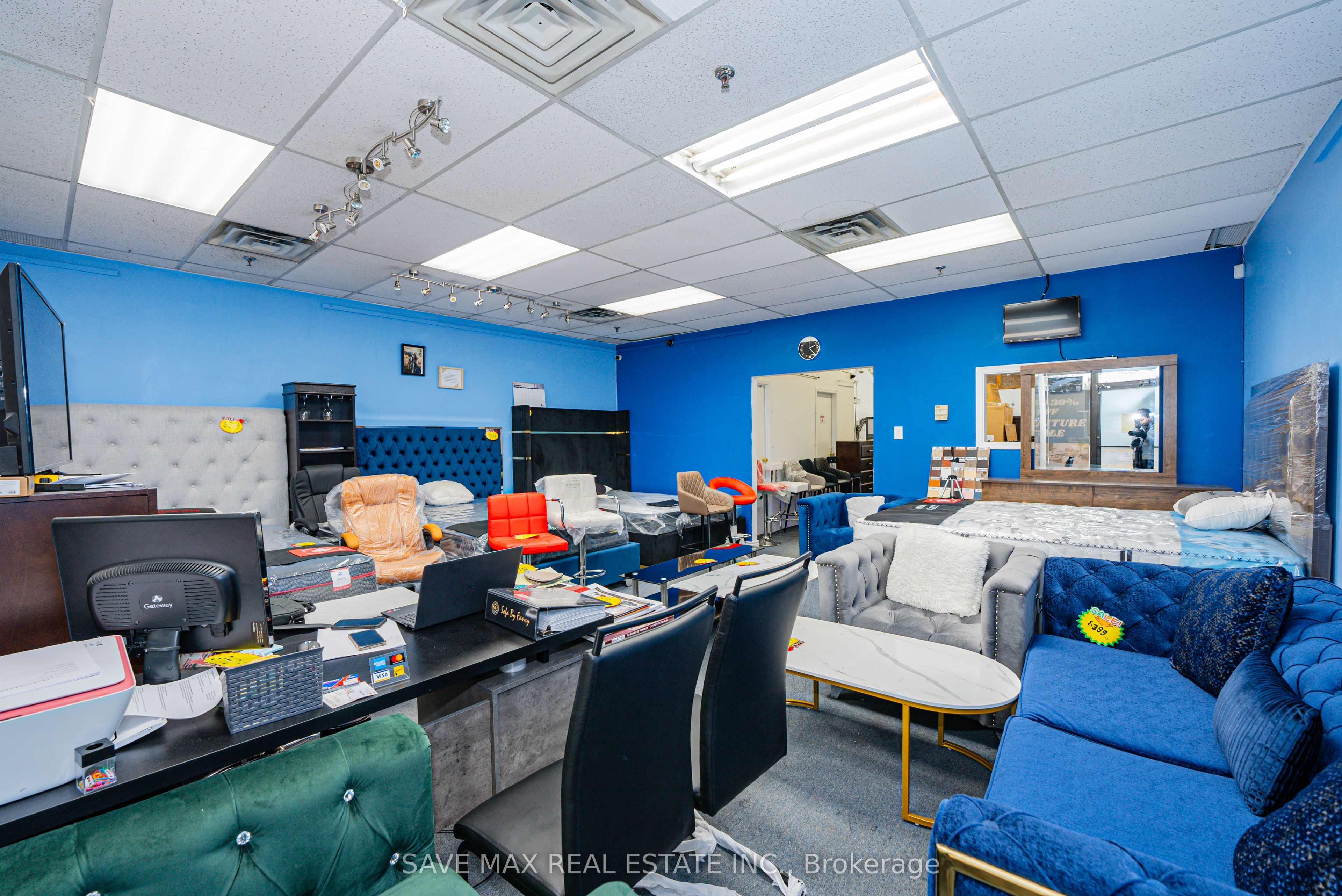 #unit#13 - 980 Pacific Gate Property Photo 2