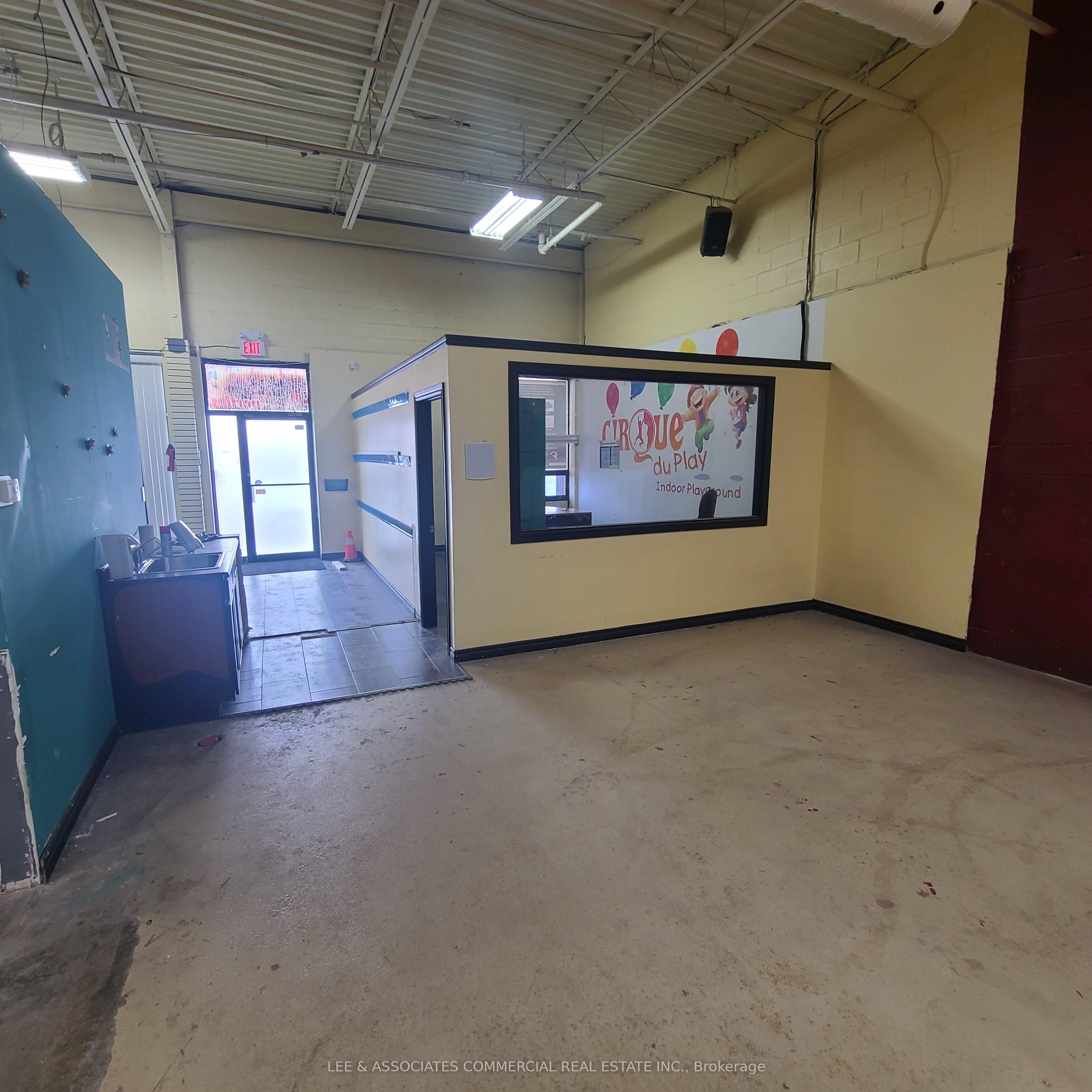 525-527 Main Street Property Photo 6