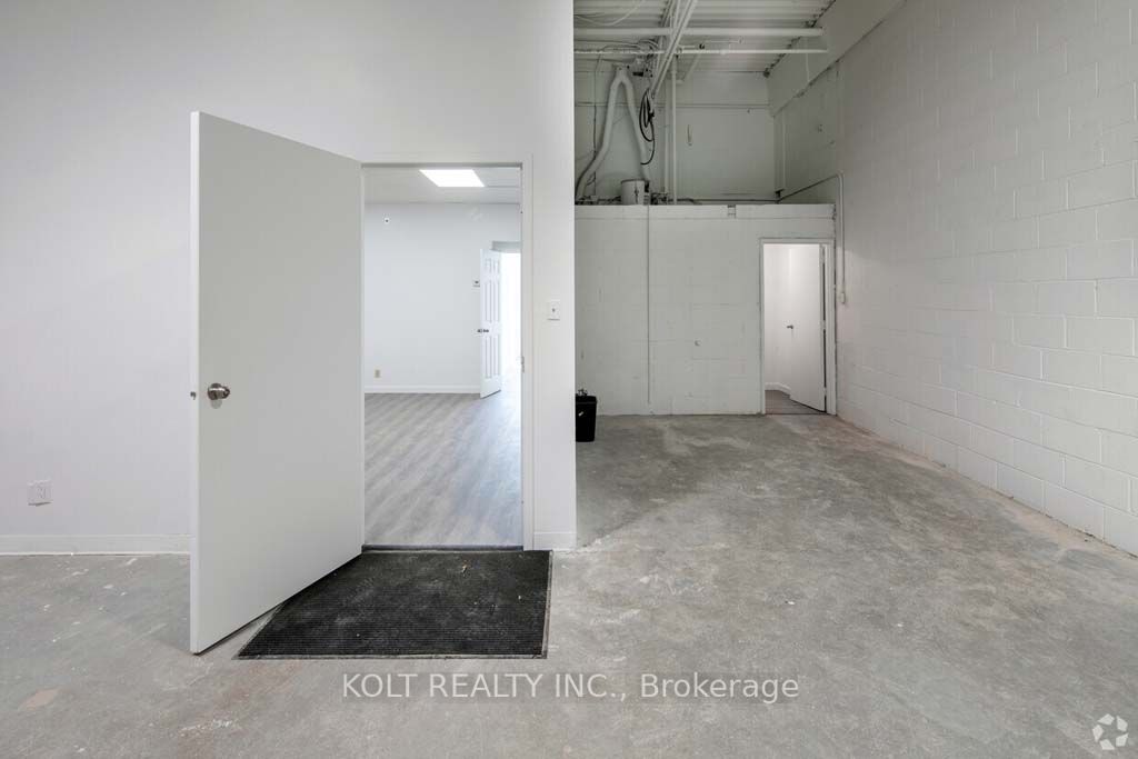 #12 - 1040 Martin Grove Road Property Photo 8