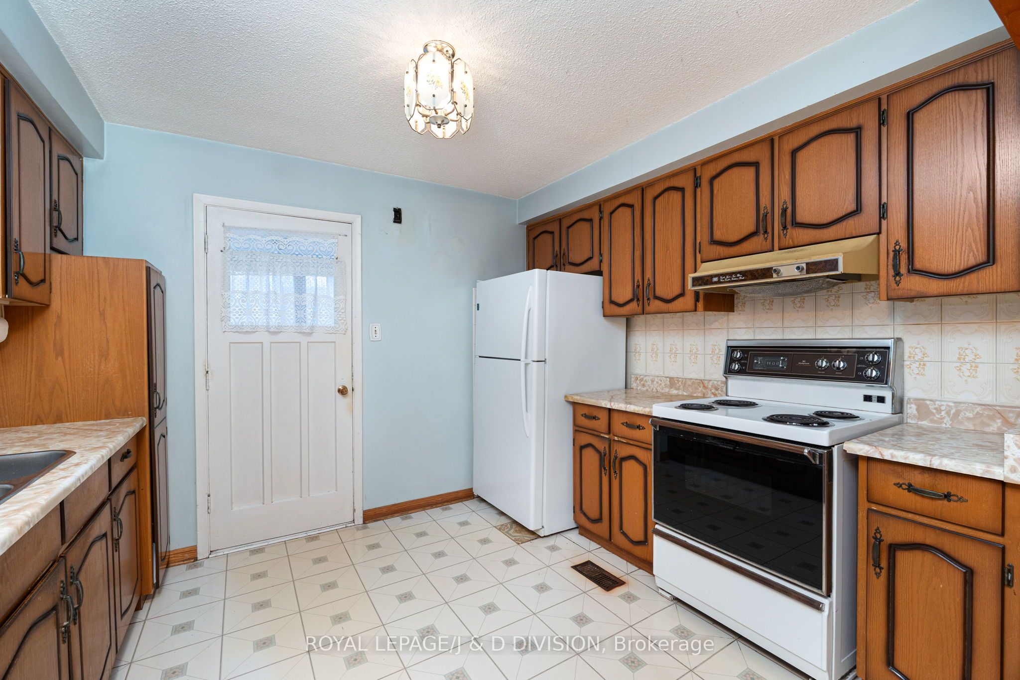 51 Edinborough Court Property Photo 11