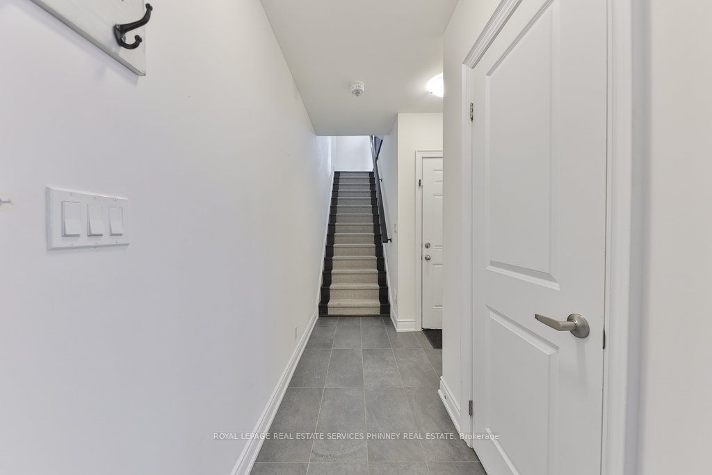 #10 - 2160 Trafalgar Road Property Photo 6
