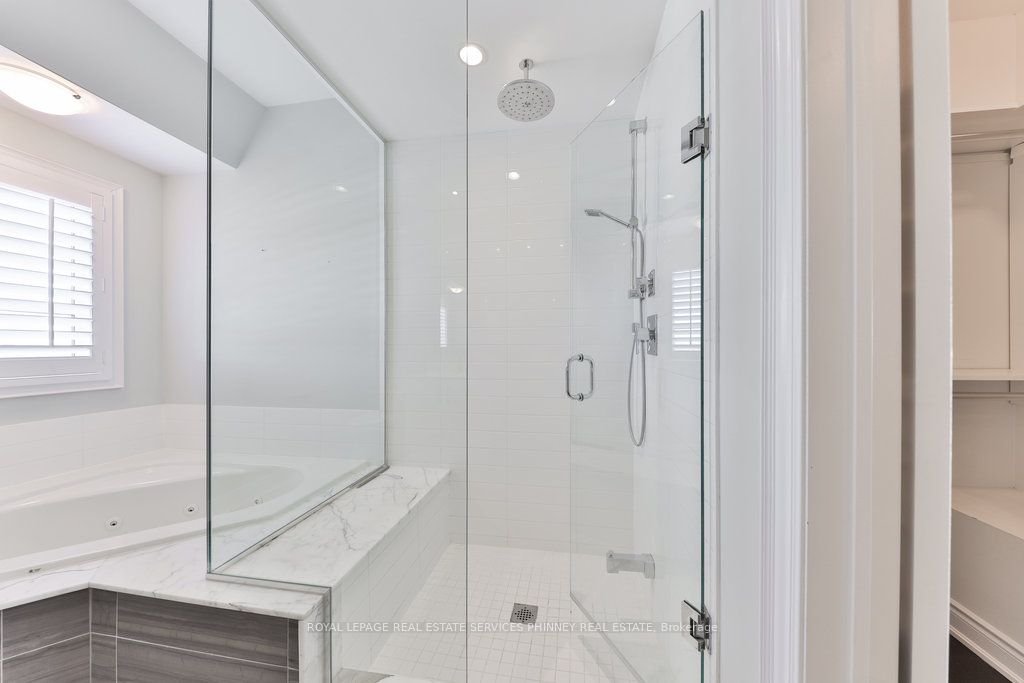 #10 - 2160 Trafalgar Road Property Photo 19