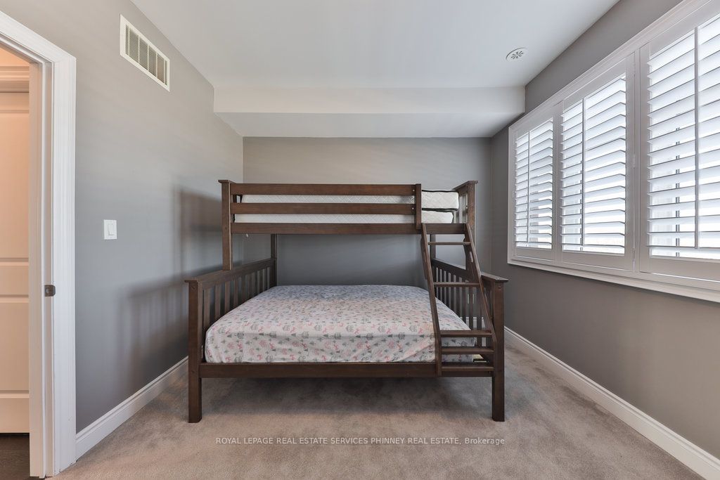 #10 - 2160 Trafalgar Road Property Photo 23
