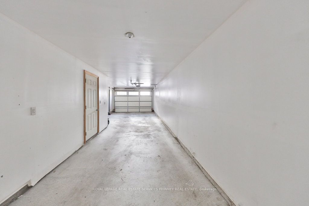#10 - 2160 Trafalgar Road Property Photo 29