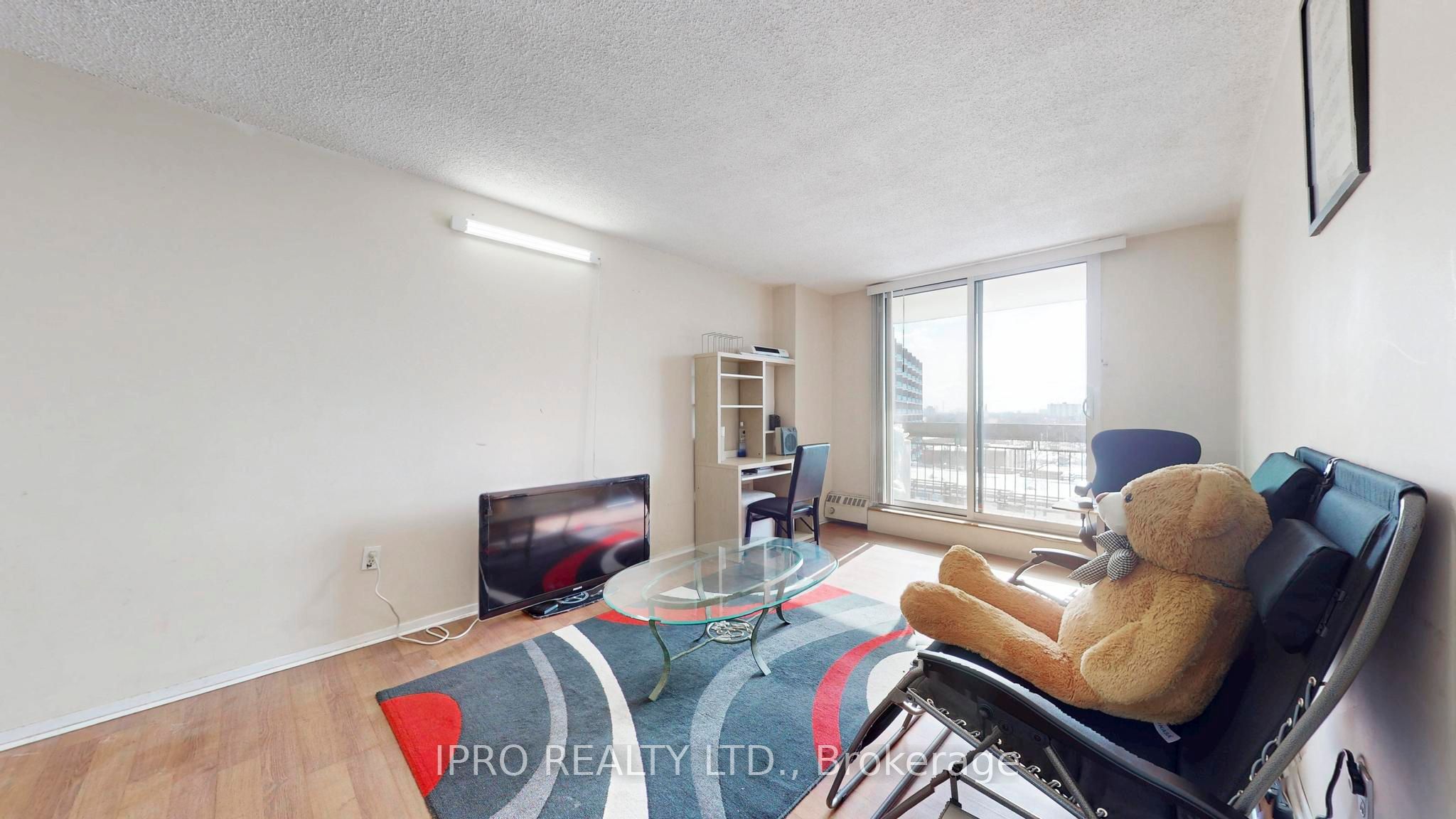 #637 - 4645 Jane Street Property Photo 3